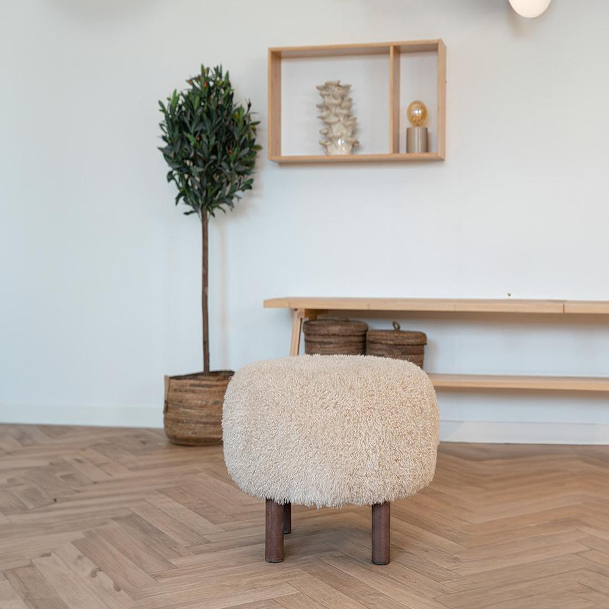 Voir la diapositive 3 : BEST MOBILIER Mani - pouf - en fausse fourrure
