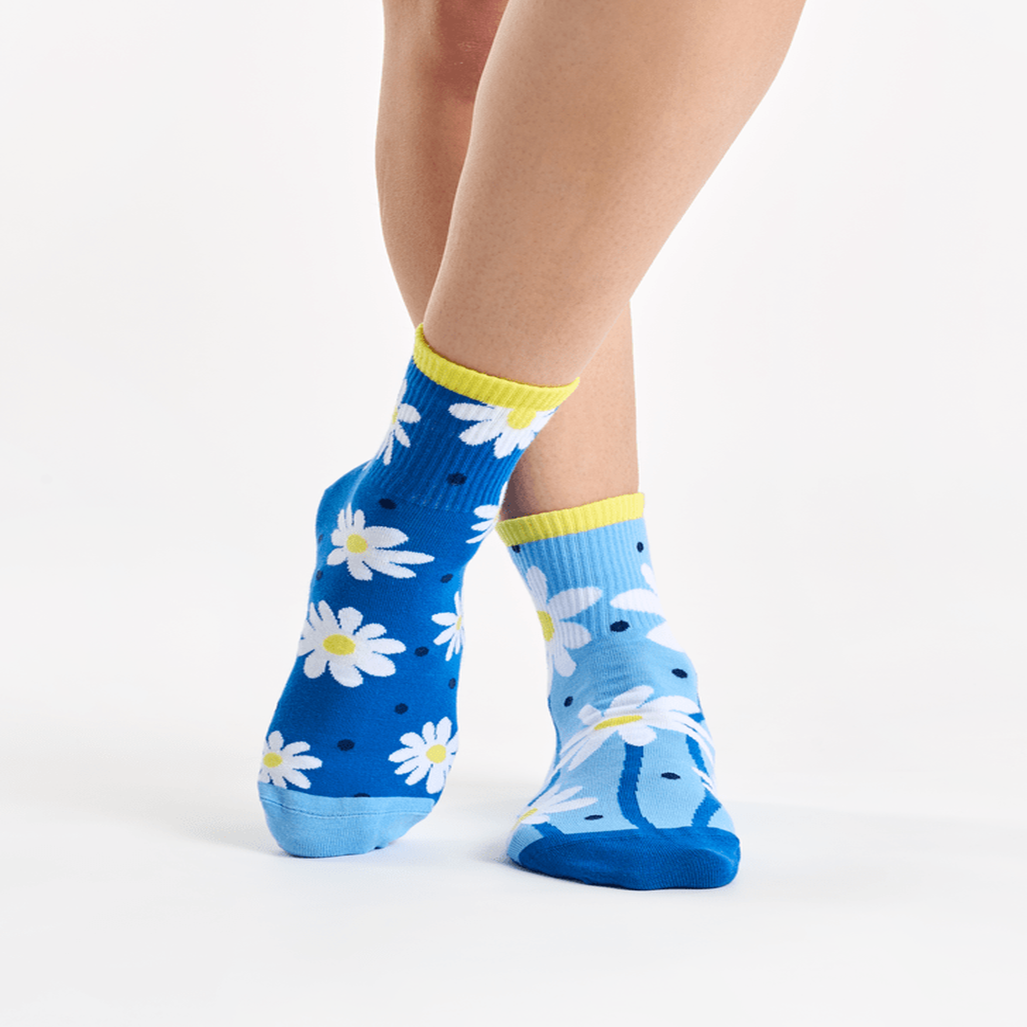 Voir la diapositive 2 : DEDOLES Chaussettes courtes marguerites et points