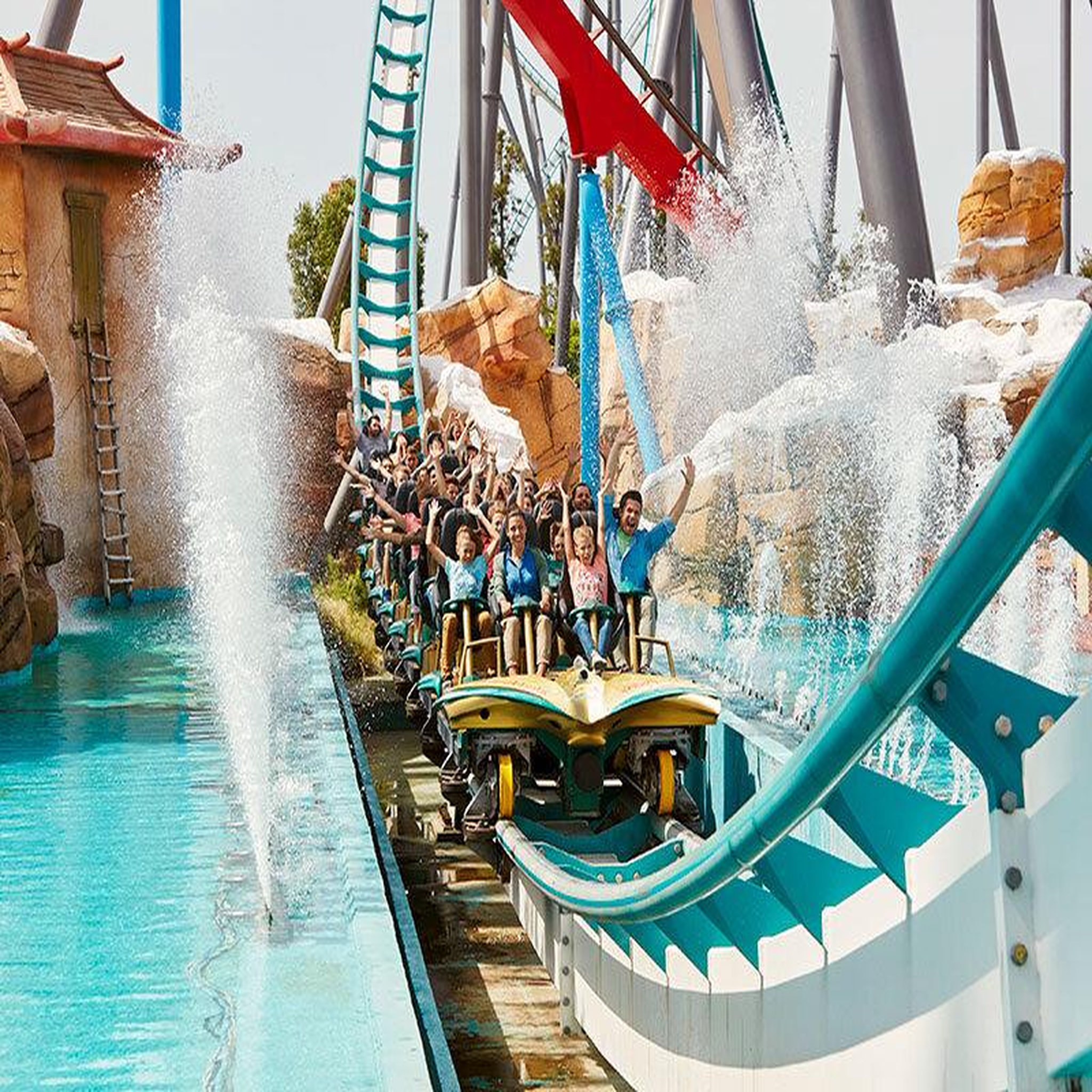 Voir la diapositive 5 : Smartbox Journée au parc portaventura et ferrari land pour 2 avec 2 nuits en hôtel 4* - coffret cadeau séjour
