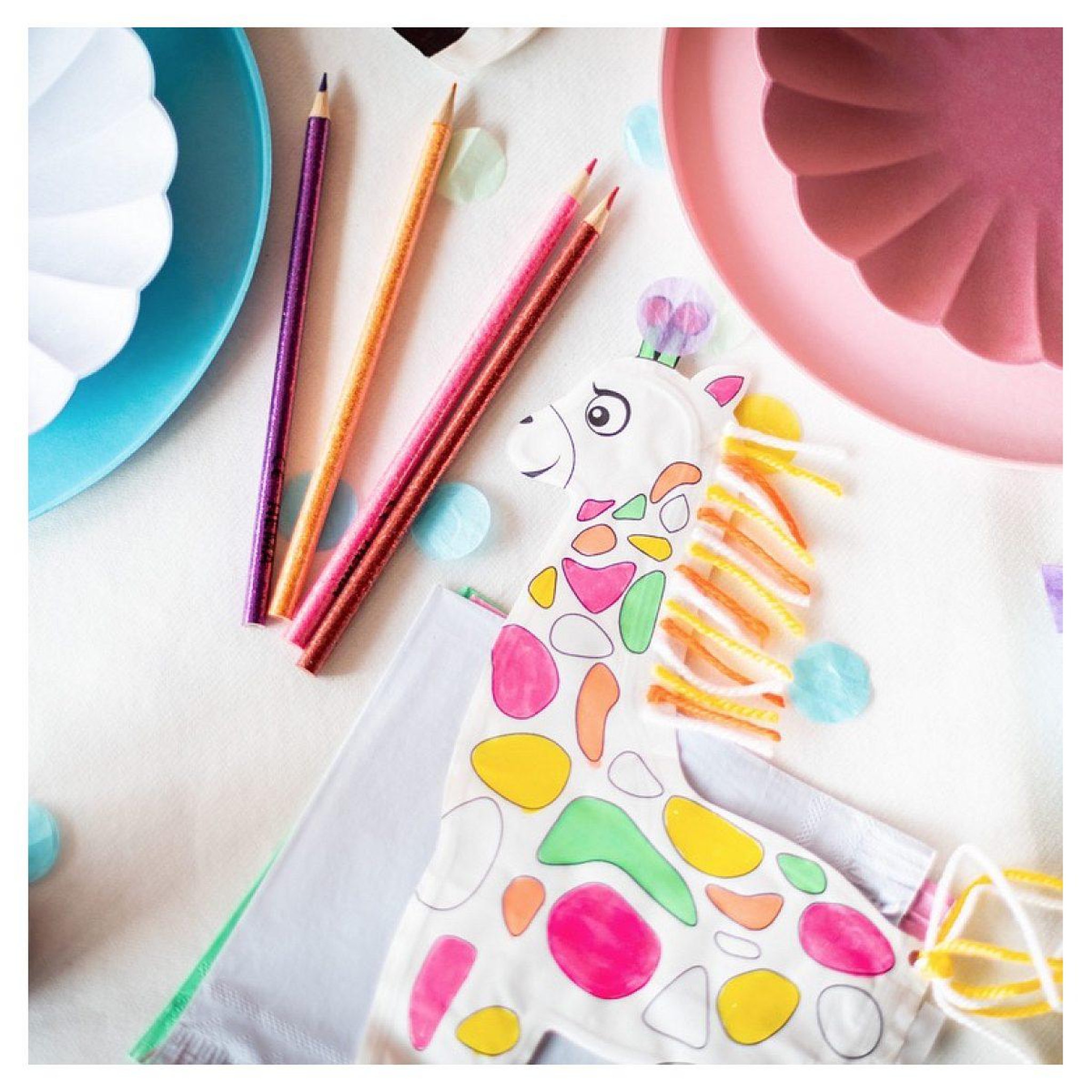 Voir la diapositive 2 : ARA CREATIVE 6 coloriage gonflable – party pack safari