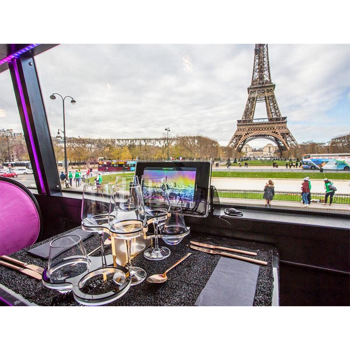 Smartbox Repas insolite 4 plats et visite de Paris dans le bus à impériale Champs-Élysées - Coffret Cadeau Gastronomie