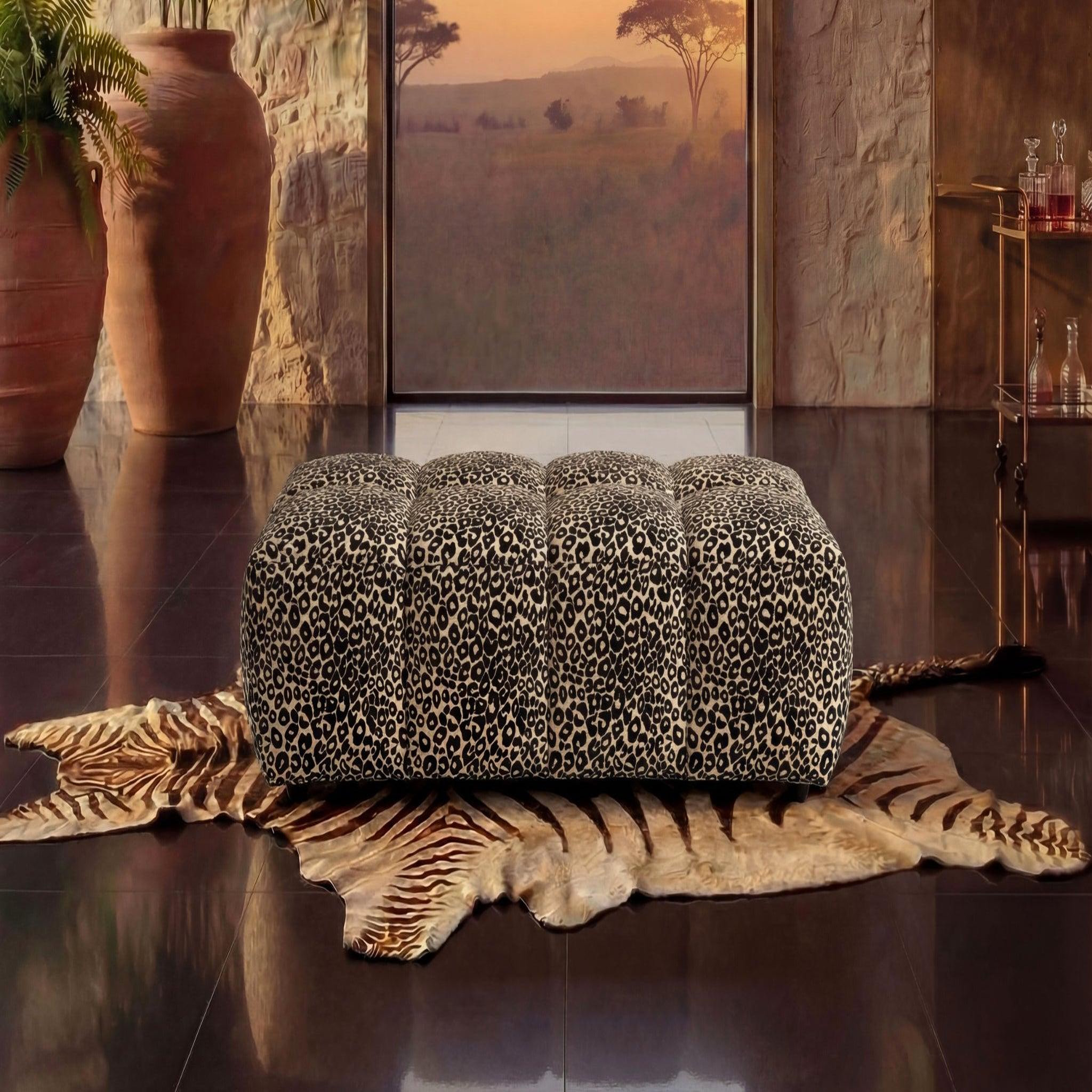 Voir la diapositive 3 : CASANOVA PARIS Alexia - pouf en tissu imprimé animalier 120x60x40