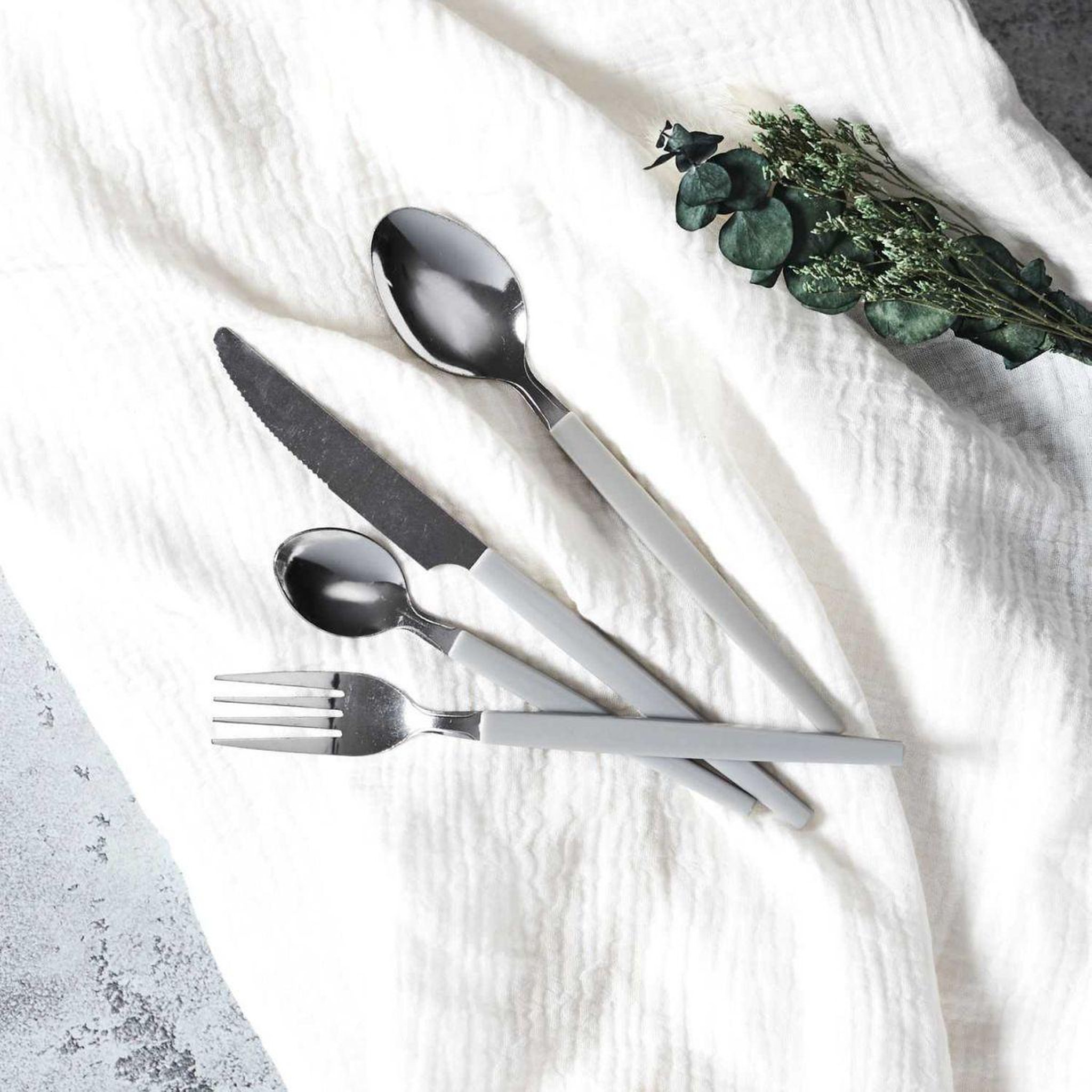 Voir la diapositive 2 : The Home Deco Factory Ménagère 16 Pièces en Inox  Line  21cm Gris
