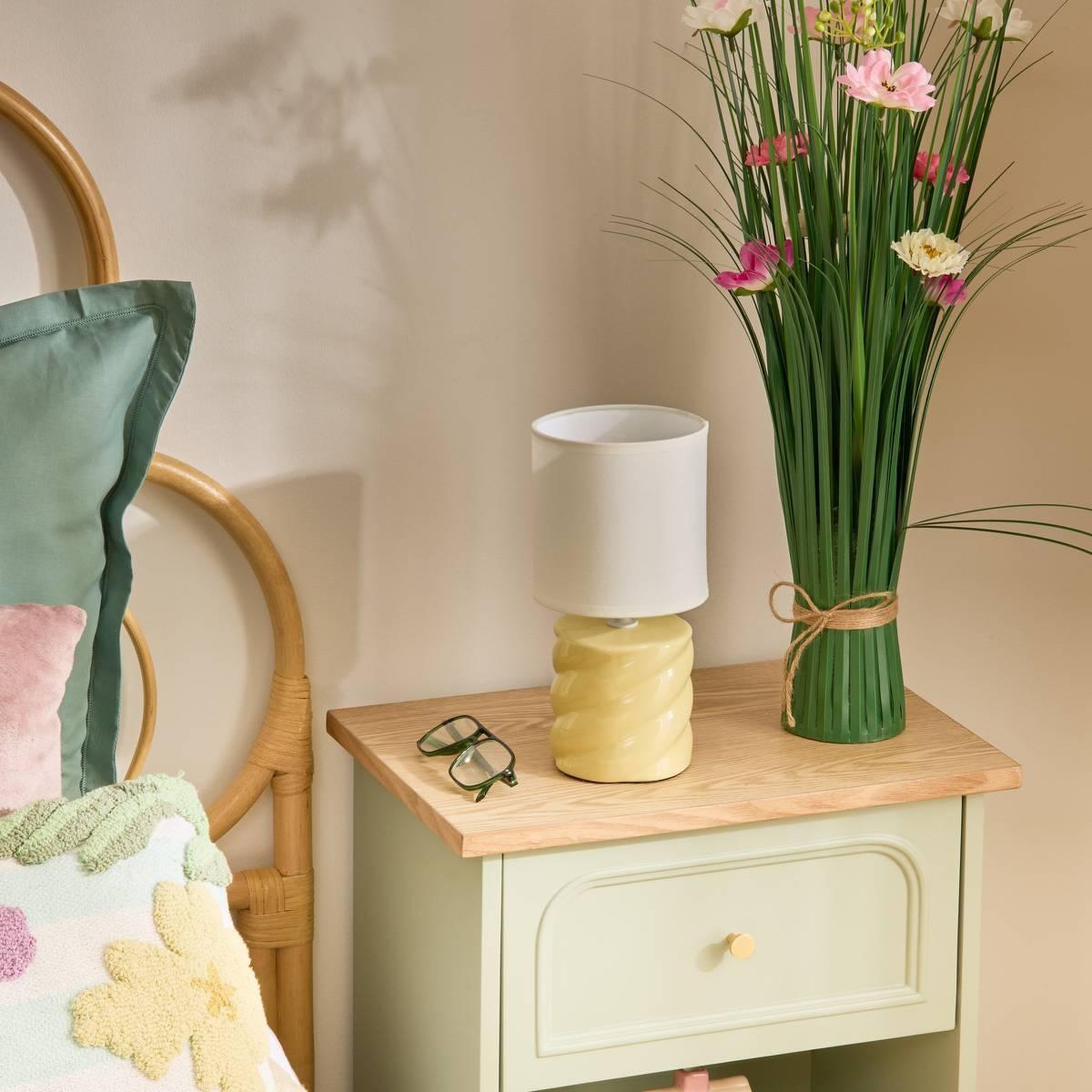 Voir la diapositive 5 : ATMOSPHERA Lampe à poser en grès  noly  27cm jaune