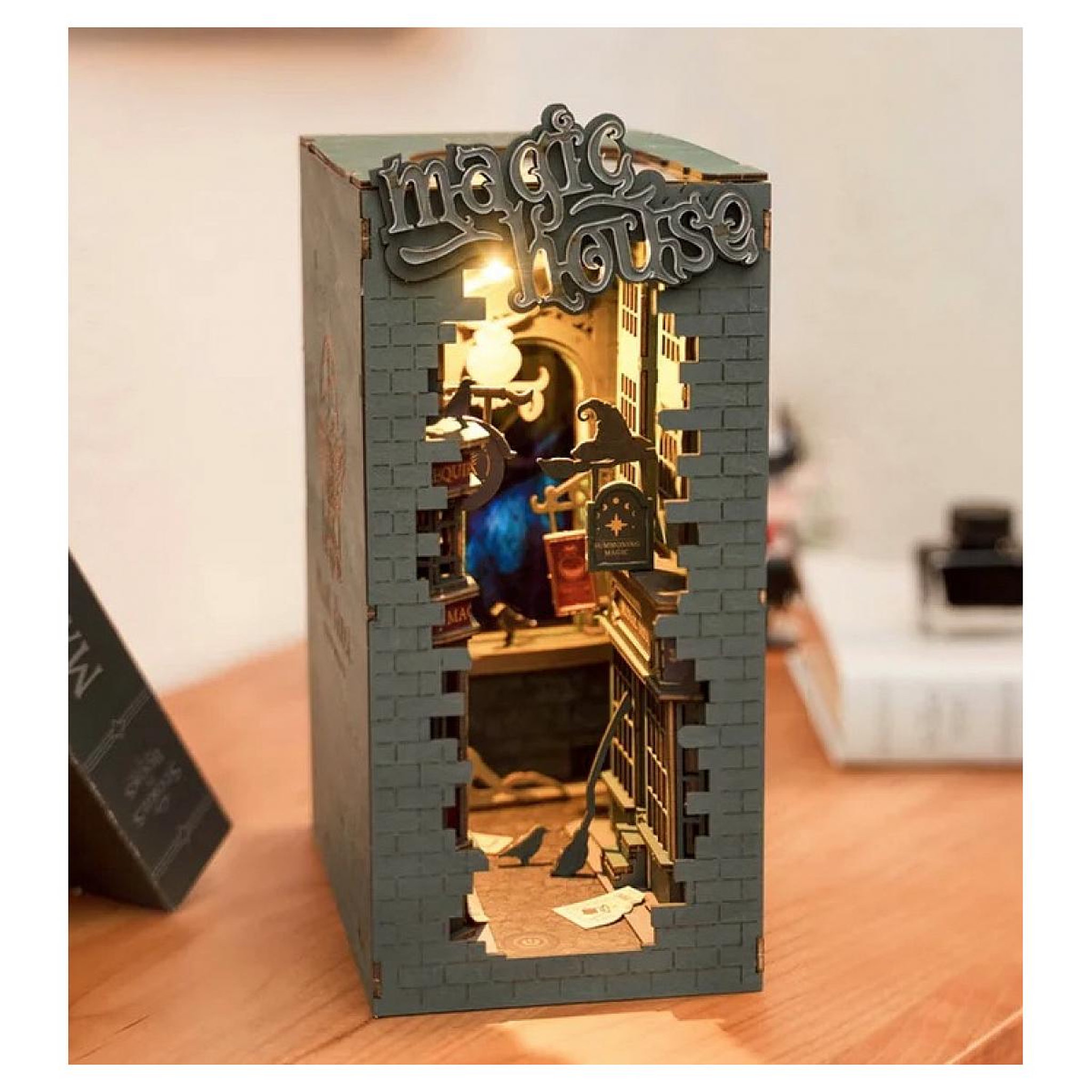 Voir la diapositive 2 : ROBOTIME Serre livre en bois Magic House