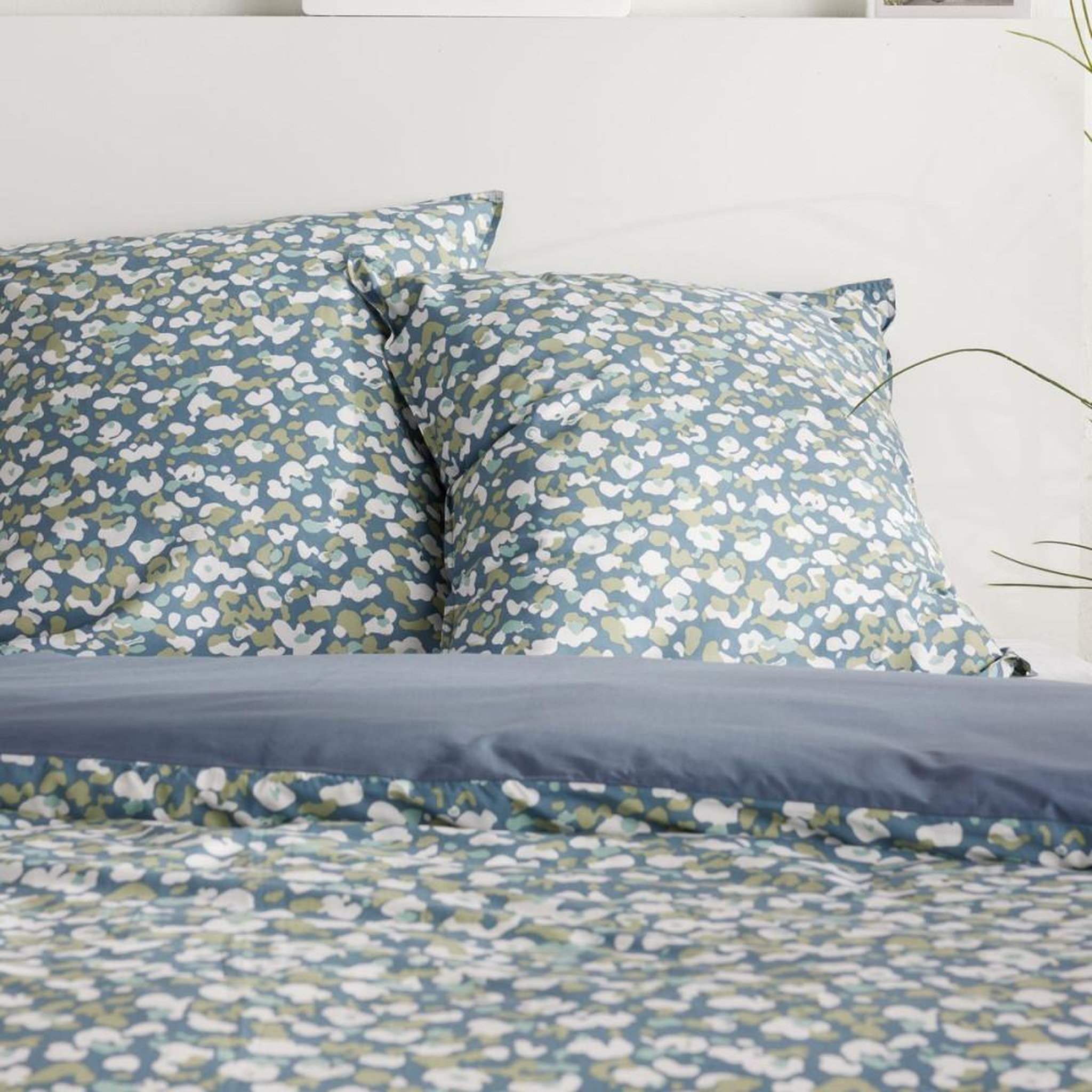 Voir la diapositive 2 : Today Parure de lit - TODAY - Sunshine - 2 personnes - 220 x 240 cm - Coton imprimé floral bleu