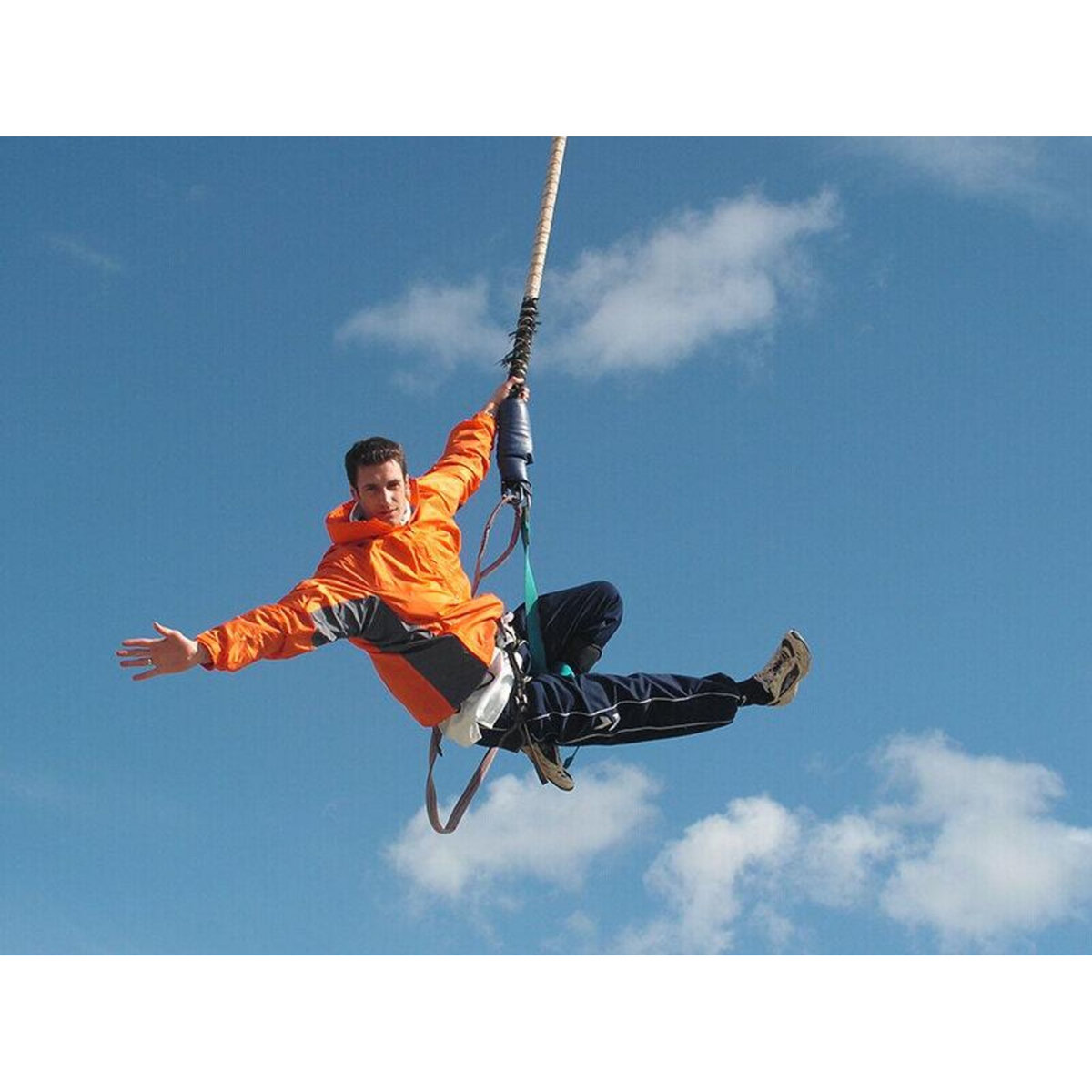 Smartbox Stage de 3 sauts à l'élastique au viaduc de Saint-Georges-le-Gaultier avec certificat et souvenir - Coffret Cadeau Sport & Aventure