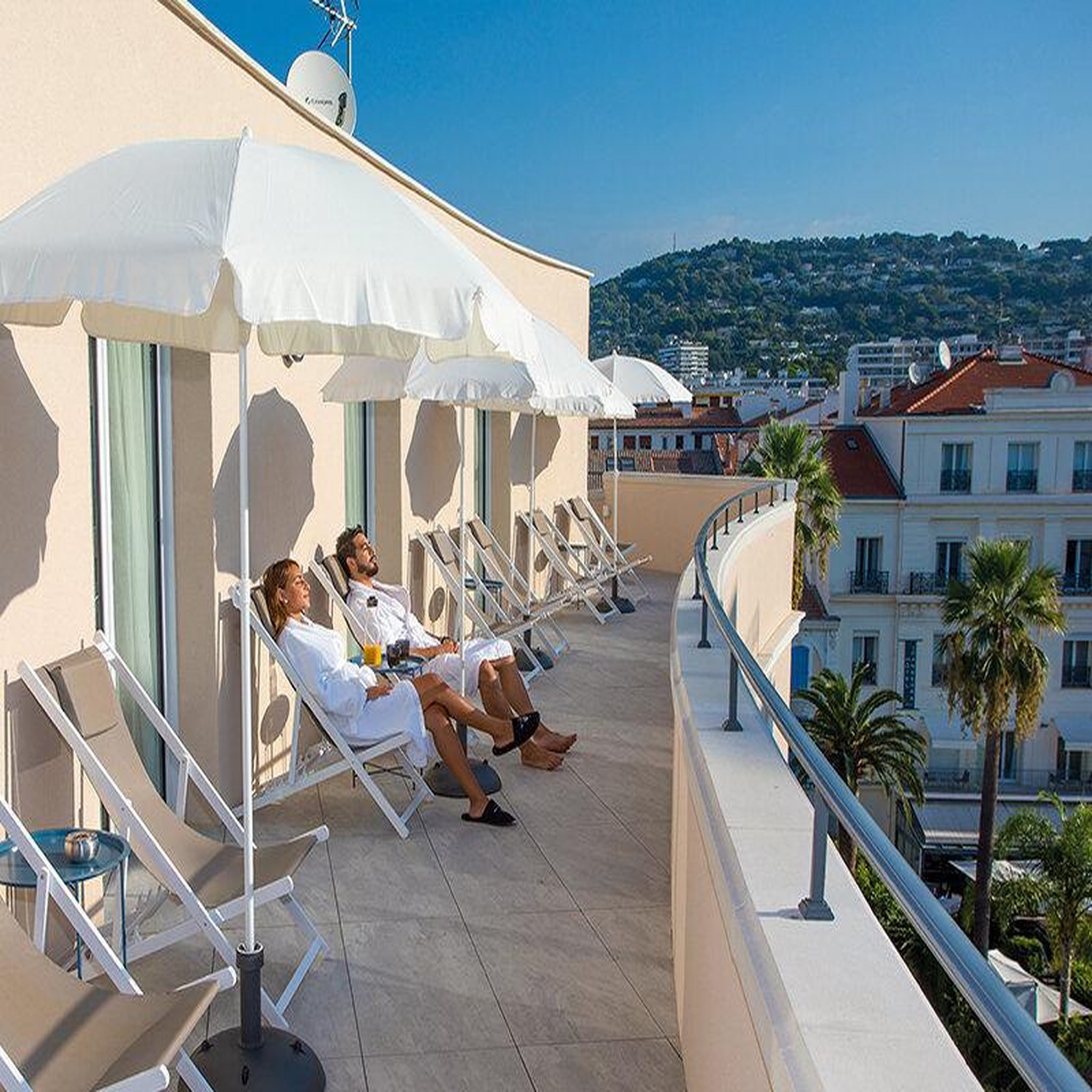 Voir la diapositive 4 : Smartbox 3 nuits en hôtel 4 étoiles avec accès spa et balnéothérapie à cannes - coffret cadeau séjour
