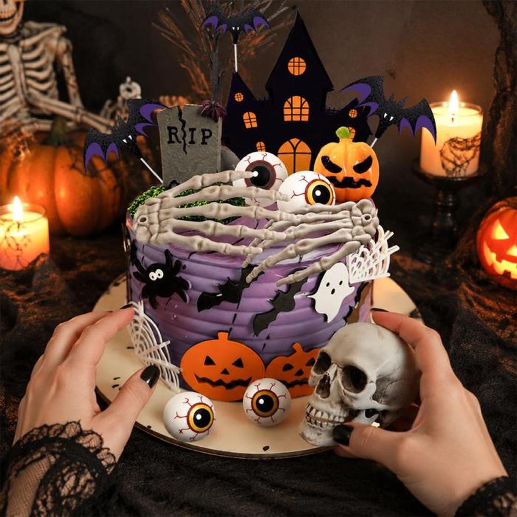 Voir la diapositive 5 : Set de décorations pour gâteau Halloween 17 pièces avec topper Happy Halloween, tombstone RIP, chauves-souris et citrouilles