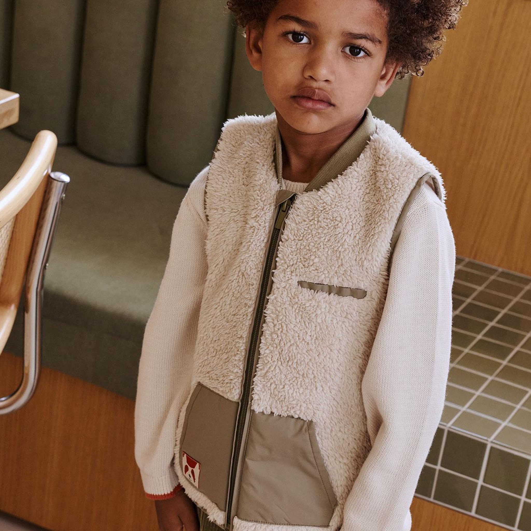 Voir la diapositive 5 : Petit Béguin Veste sans manches enfant en sherpa gustin
