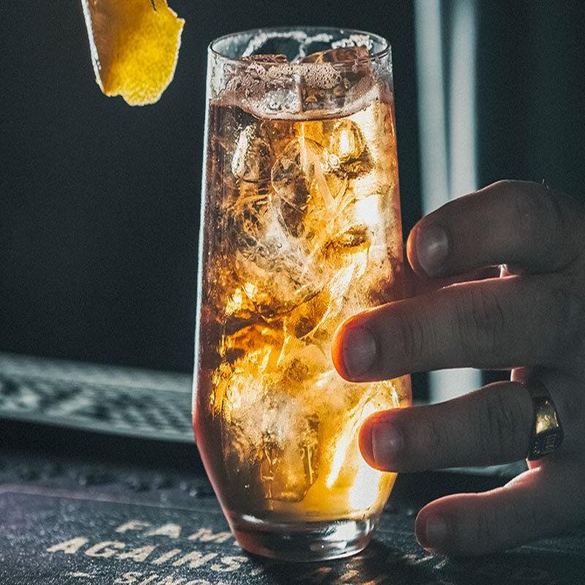 Voir la diapositive 4 : Smartbox Visite exquise au château royal de cognac avec dégustation de cognac et de caviar - coffret cadeau gastronomie