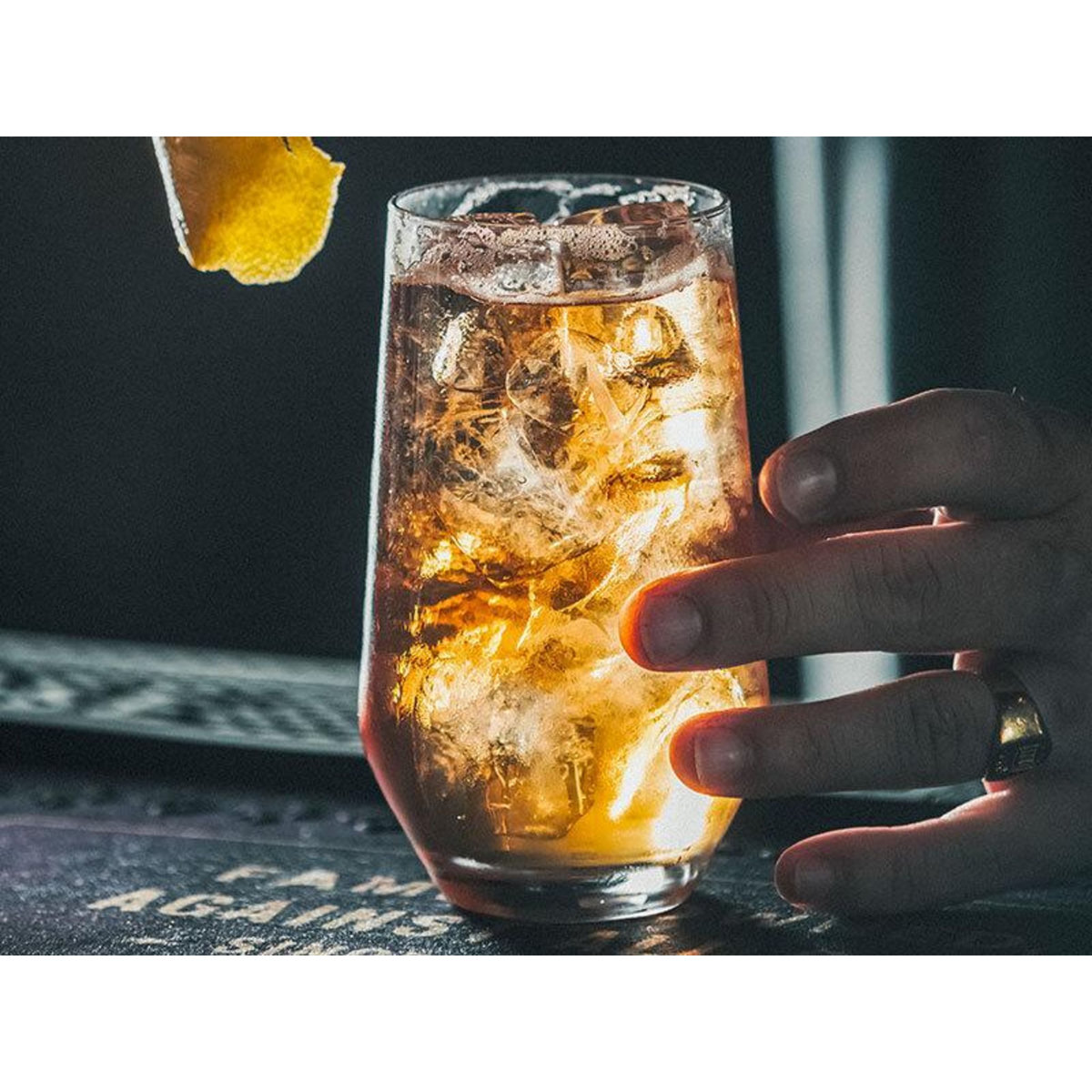 Smartbox Visite exquise au Château Royal de Cognac avec dégustation de cognac et de caviar - Coffret Cadeau Gastronomie