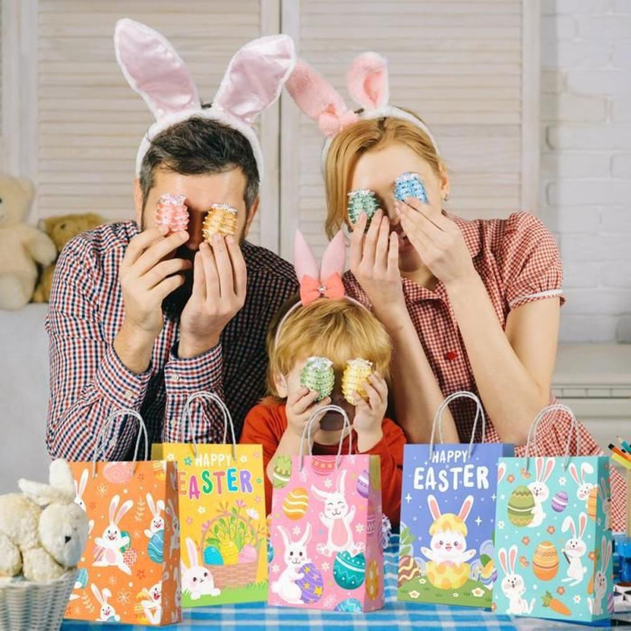 Voir la diapositive 6 : Sachets cadeaux Pâques en papier multicolore avec poignées, lot de 24 pièces, 6 motifs lapins et œufs