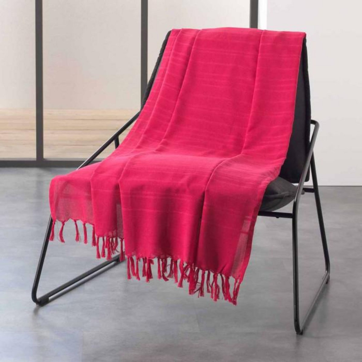 Paris Prix Plaid Uni à Franges  Lilia  150x150cm Framboise