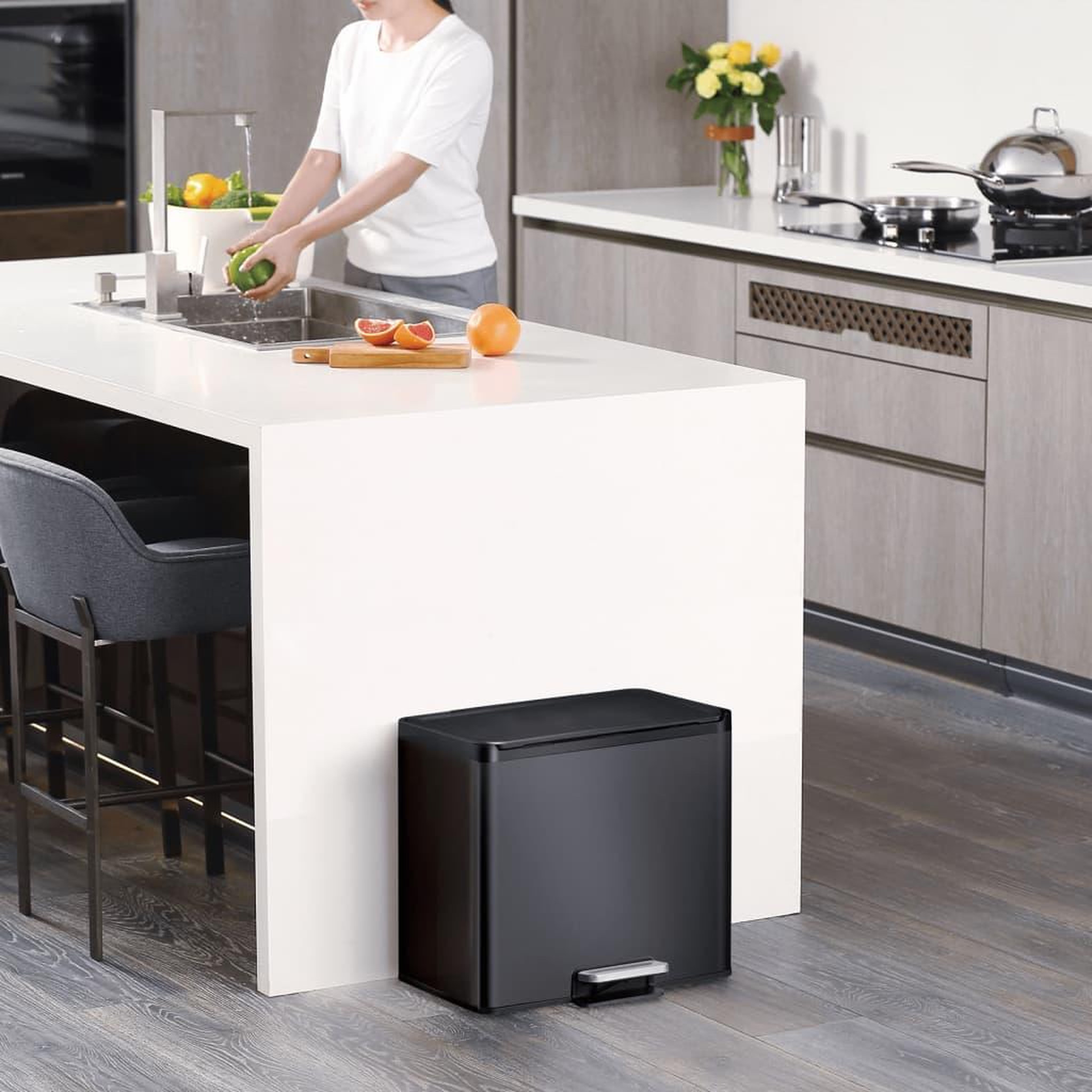 Voir la diapositive 1 : EKO EKO Poubelle a pedale Essential 2x15 L Noir