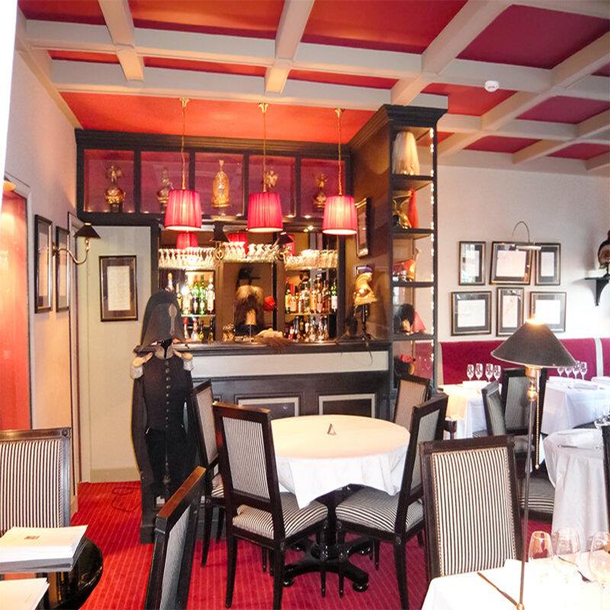Voir la diapositive 2 : Smartbox Adresses primées : dîner 3 plats au restaurant La Licorne Royale près de Rouen - Coffret Cadeau Gastronomie