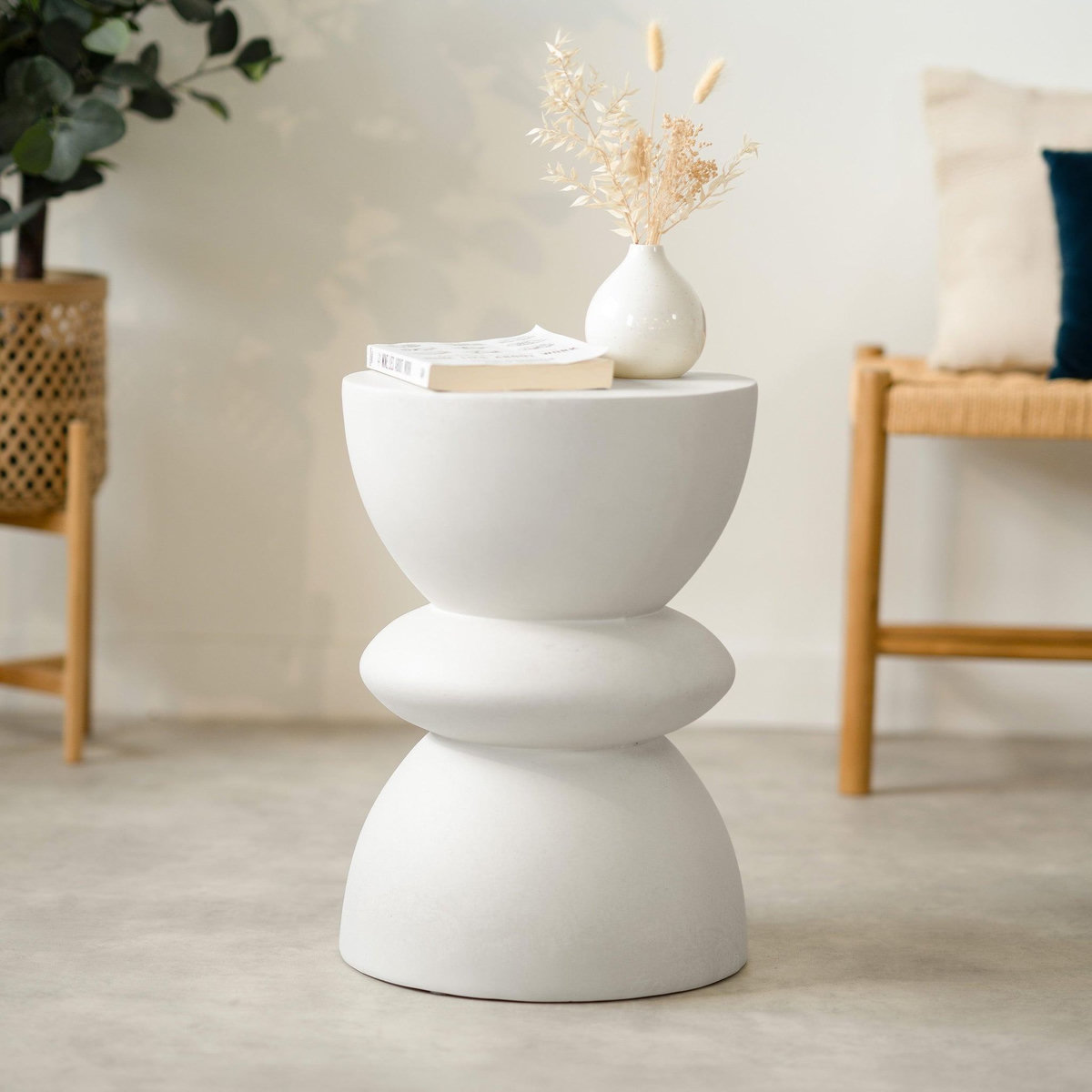 Rendez vous déco Table d'appoint ronde blanche en fibre d'argile effet béton D35 cm-Maupiti