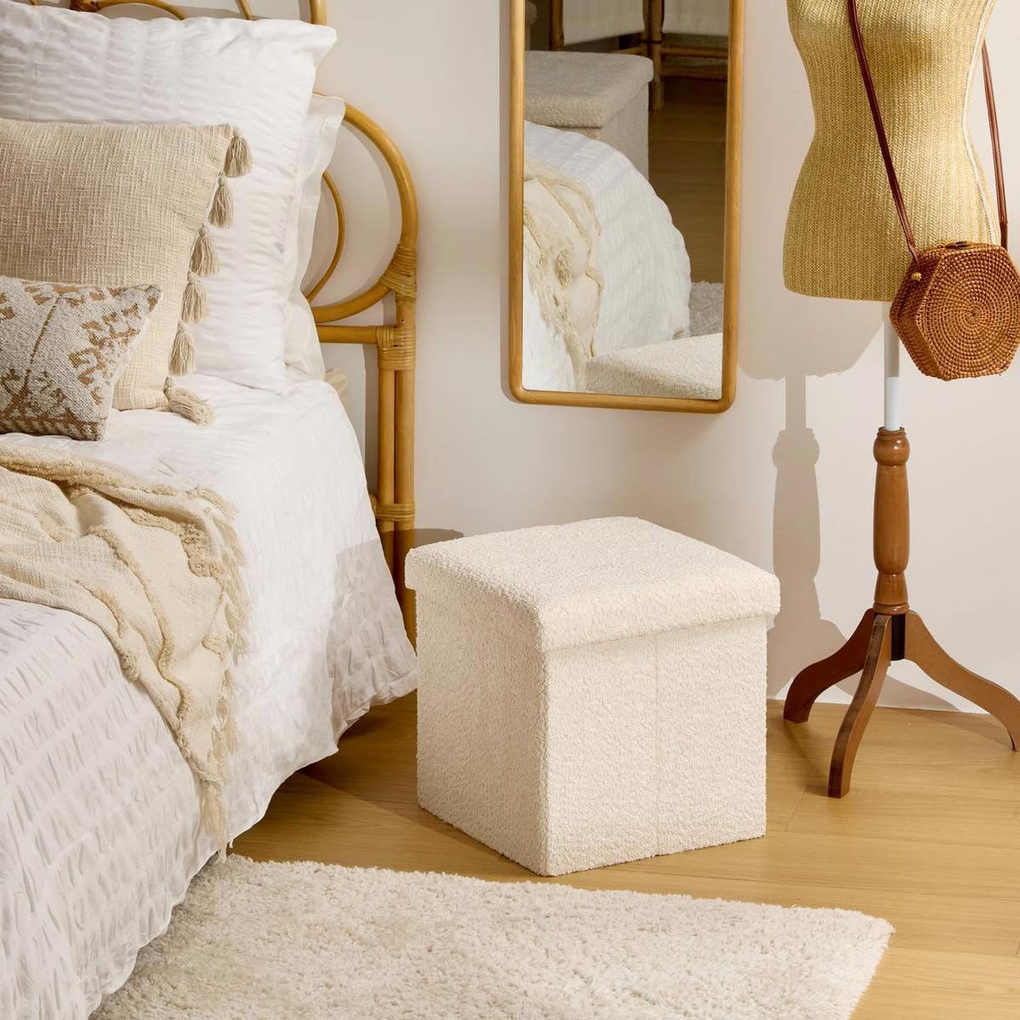 Voir la diapositive 3 : ATMOSPHERA Pouf coffre pliable  soana  38cm ivoire