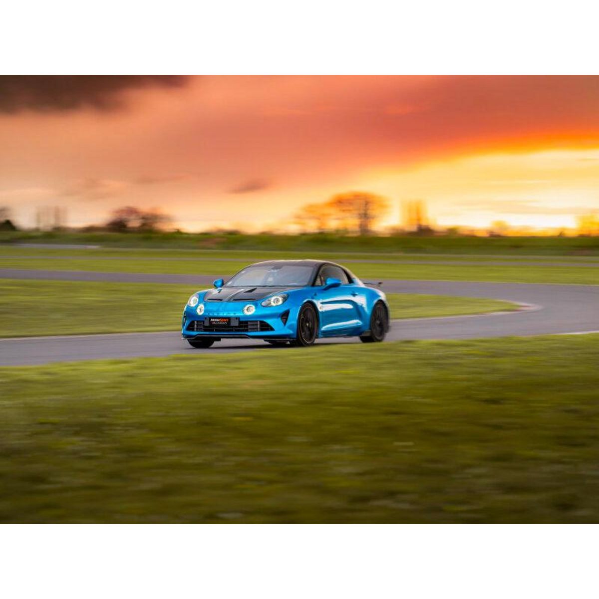 Smartbox Stage de pilotage : 2 tours sur le circuit de Fontenay en Alpine A110 R - Coffret Cadeau Sport & Aventure