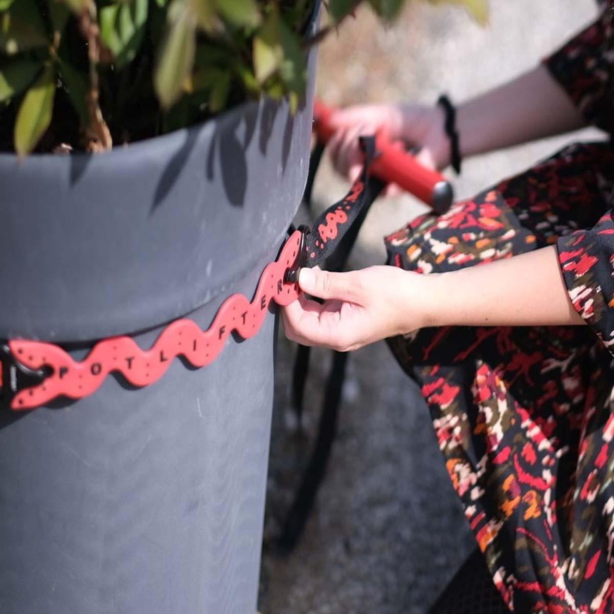 Voir la diapositive 5 : JARDIDECO Sangle de levage porte pot potlifter - garden equipment