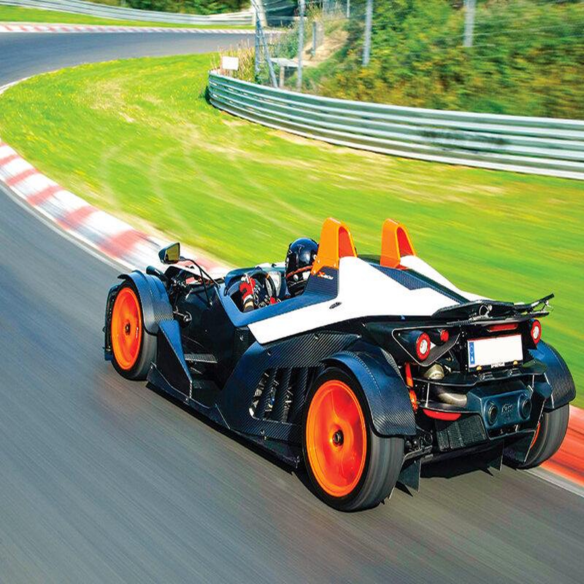 Voir la diapositive 4 : Smartbox Baptême en moto ou supercar sur le circuit Paul Ricard au Castellet - Coffret Cadeau Sport & Aventure