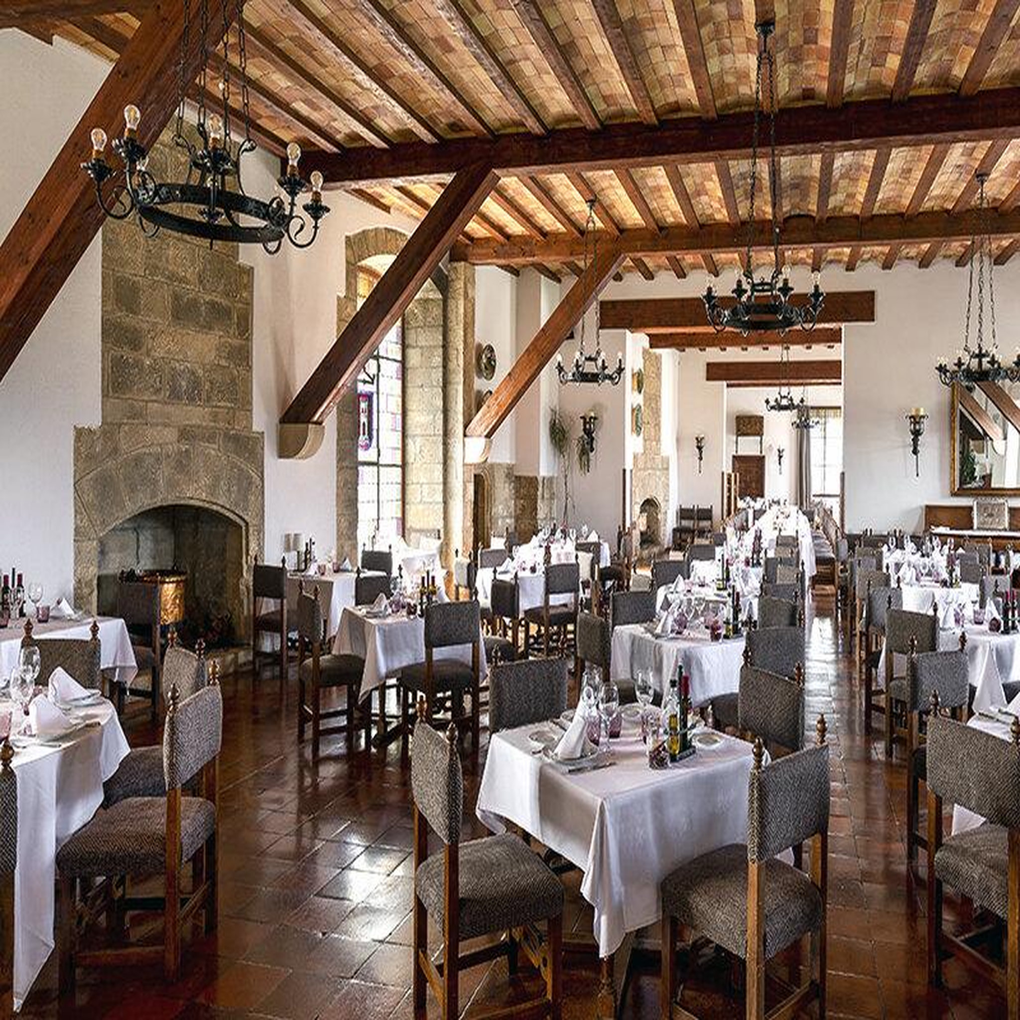 Voir la diapositive 4 : Smartbox Parador de tortosa 4*  : 3 jours avec dîners d'exception pour 2 personnes - coffret cadeau séjour