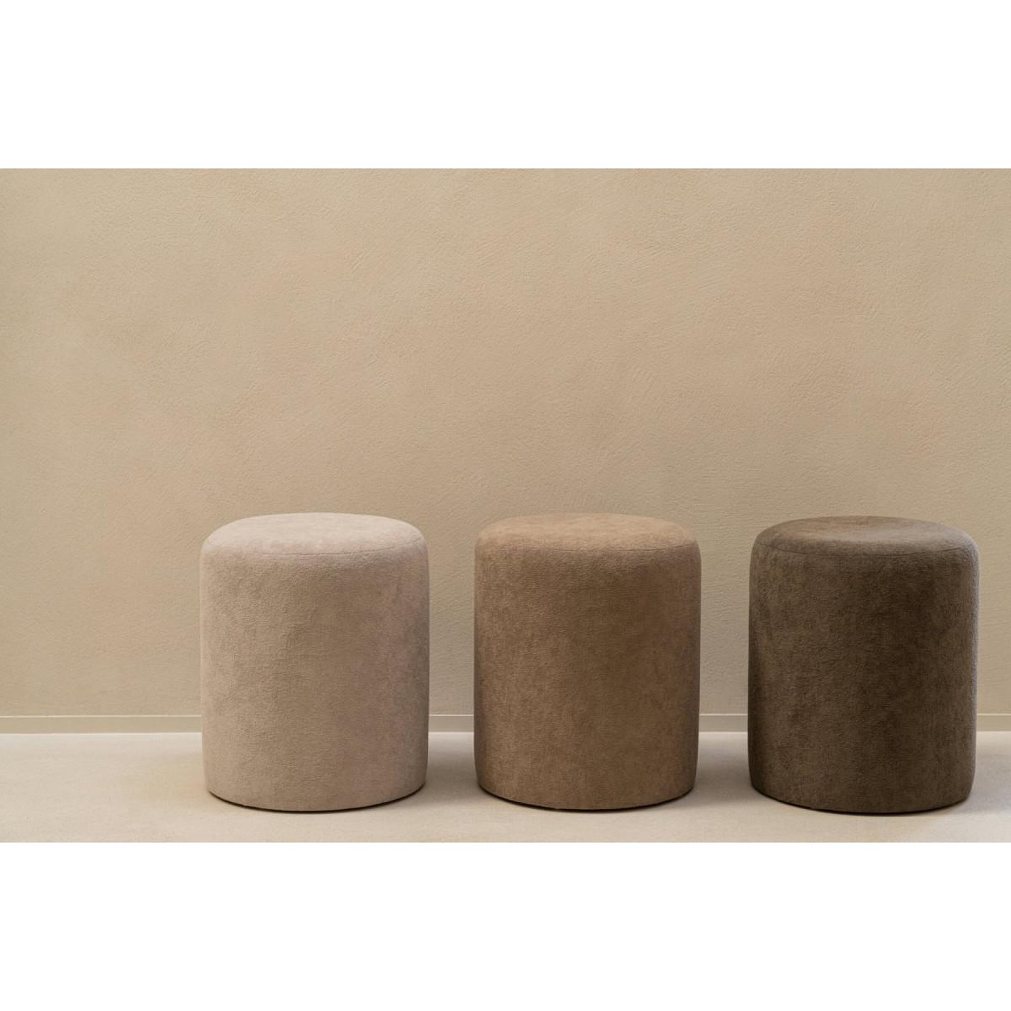 Voir la diapositive 5 : J-LINE Pouf cylindrique  moon  41cm grège