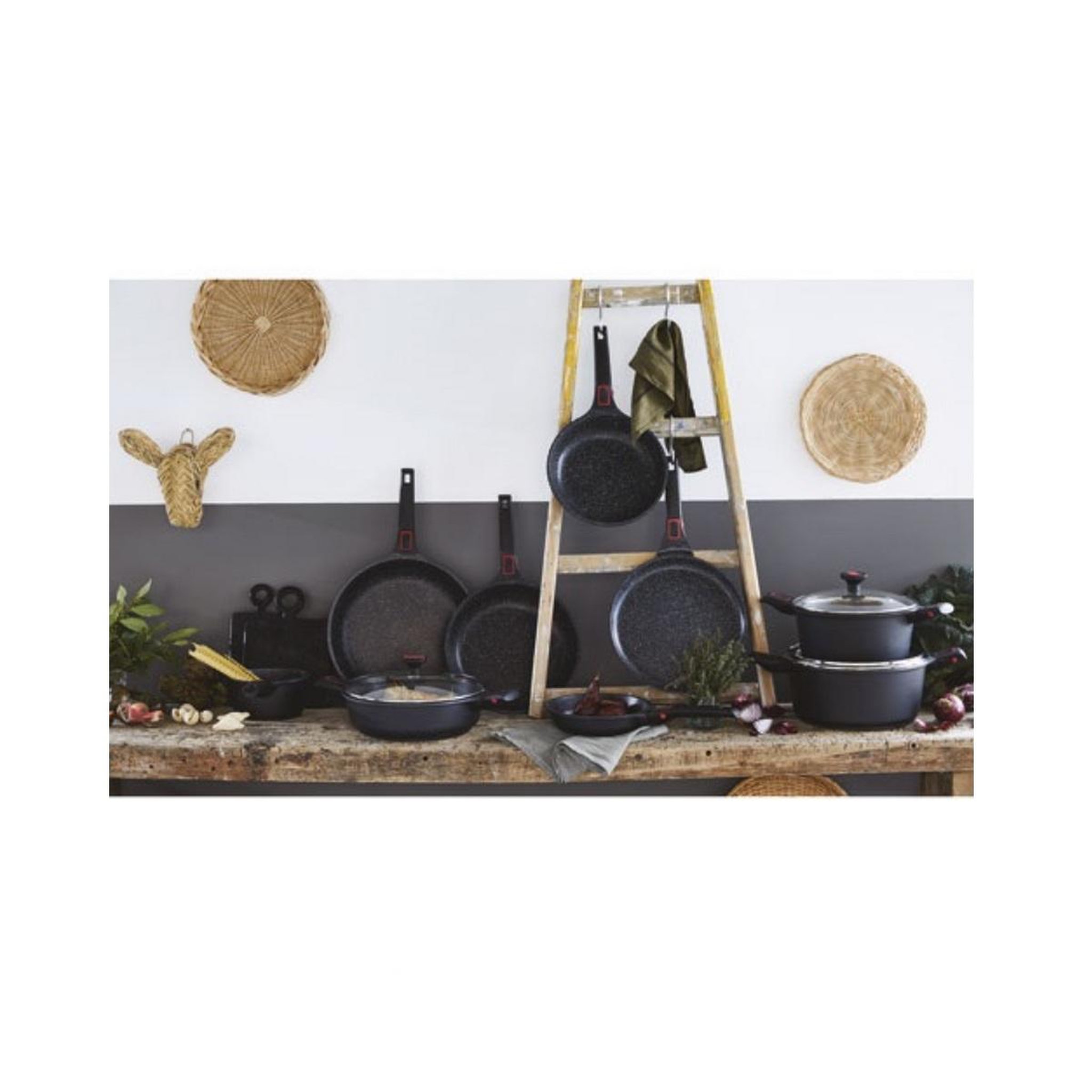 Voir la diapositive 2 : BAUMALU Sauteuse 24cm avec couvercle - 386605