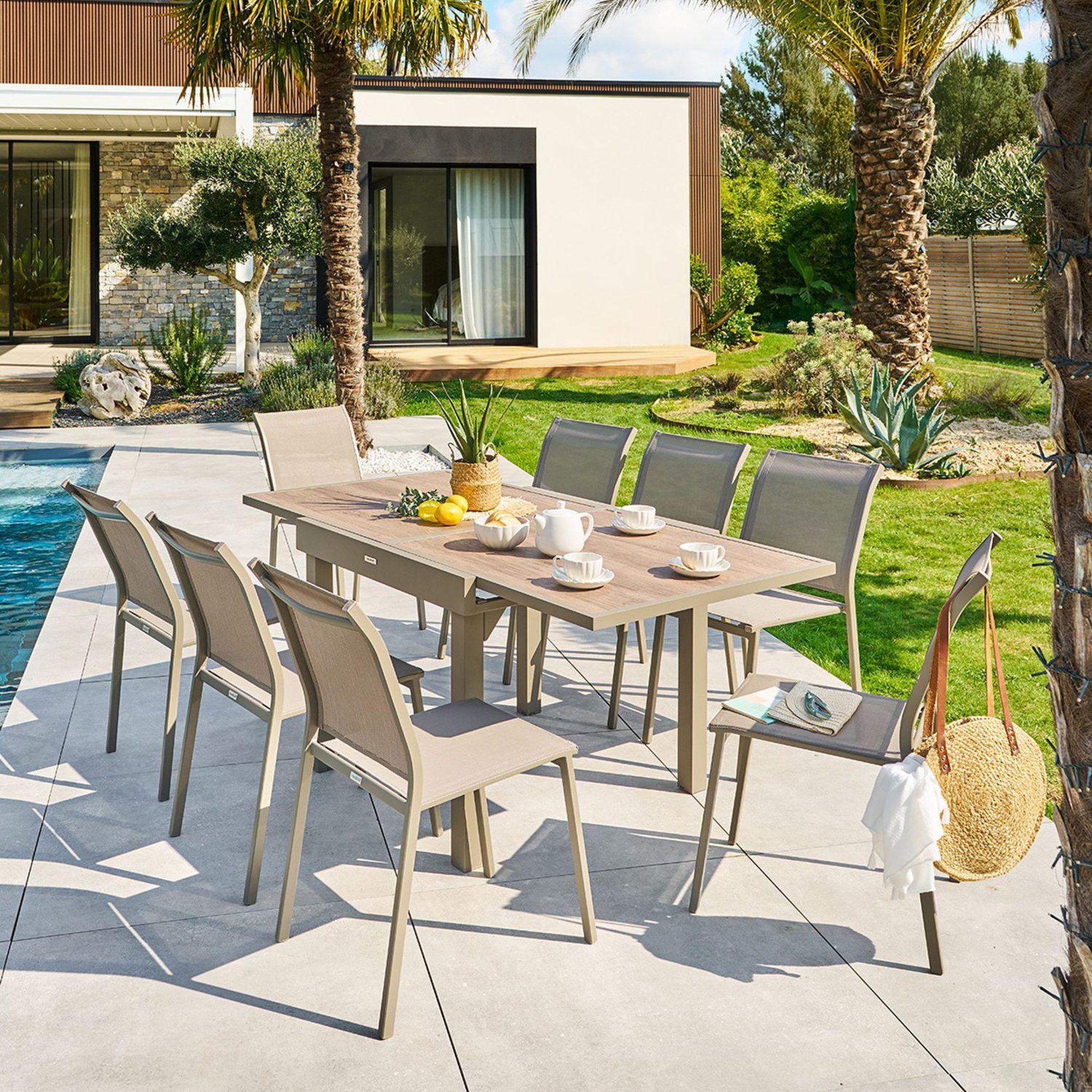 Voir la diapositive 2 : HESPERIDE Table de jardin extensible en aluminium effet bois 8 places PIAZZA