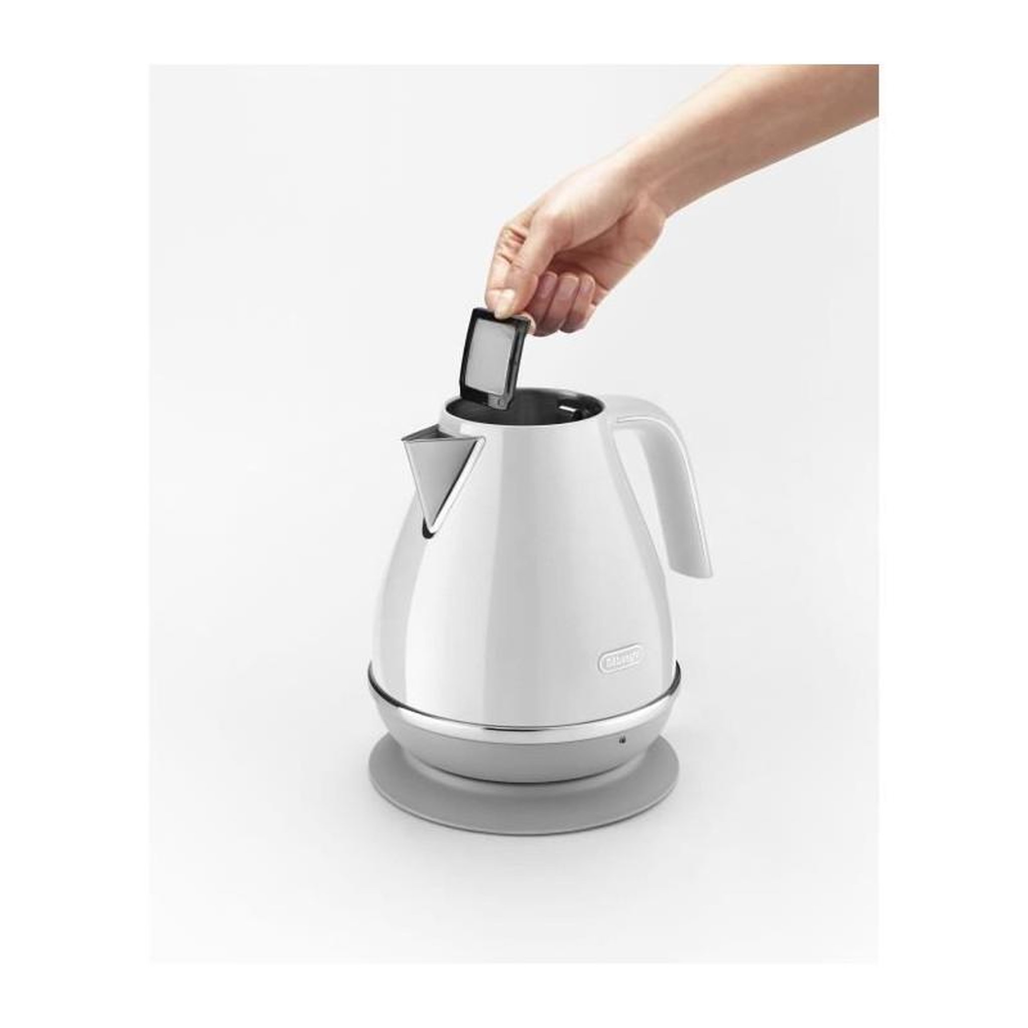 Voir la diapositive 3 : DELONGHI Bouilloire DELONGHI ICONA CAPITALS - 1,7L - Acier inoxydable - Base amovible et pivotante 360° - Filtre anticalcaire - Blanc
