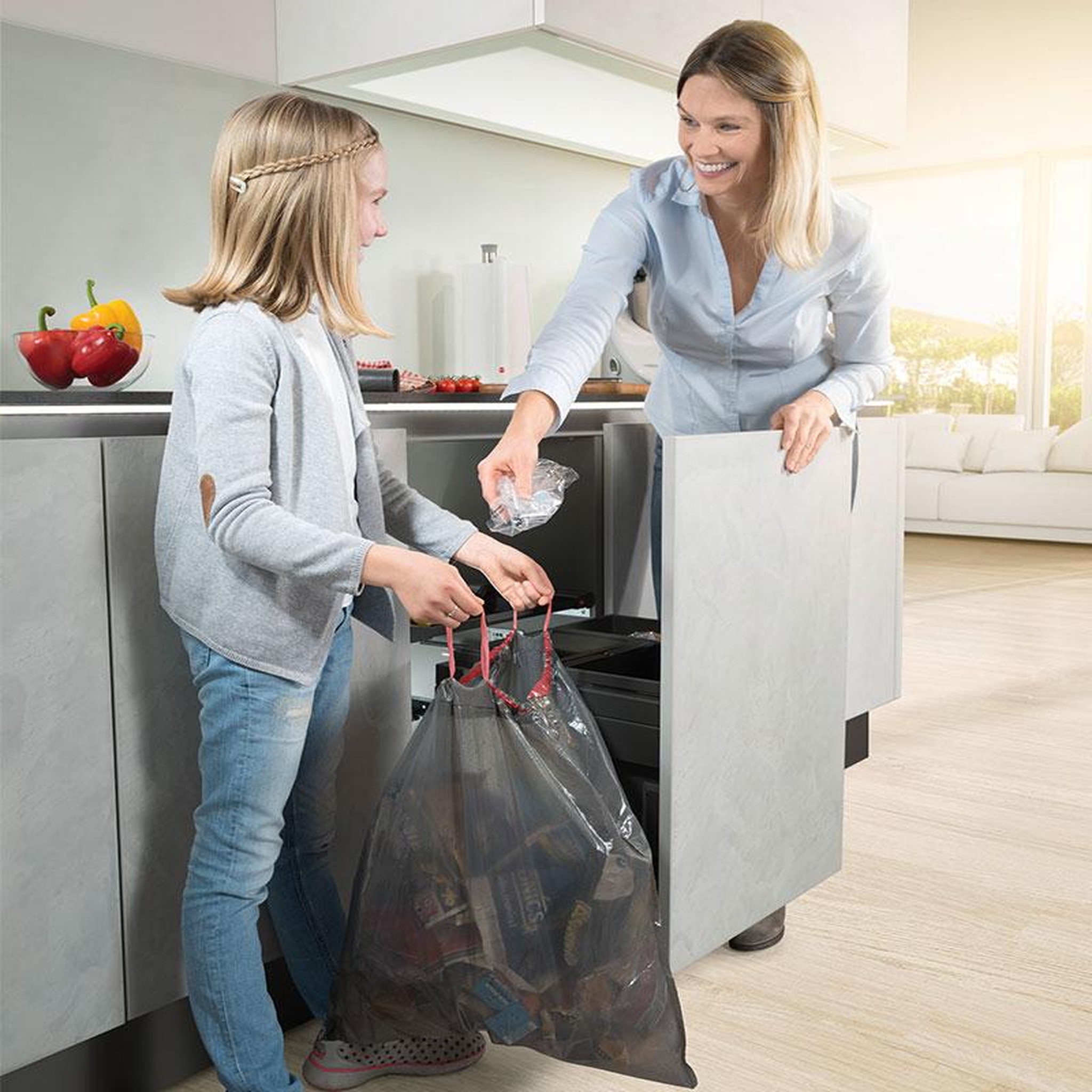 Voir la diapositive 4 : HAILO Poubelle de cuisine coulissante encastrable 55l hailo cargo synchro