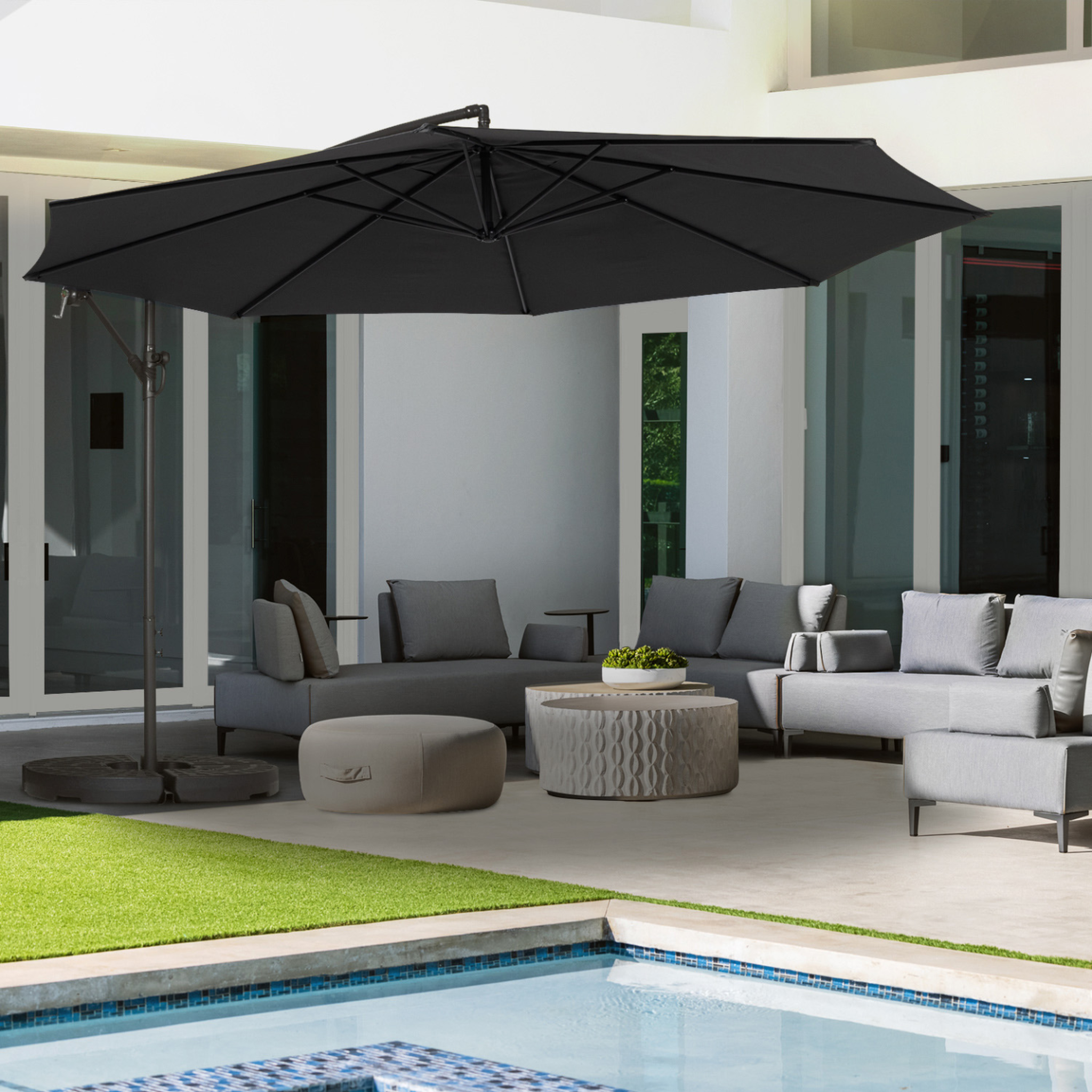 Voir la diapositive 2 : ID MARKET Parasol déporté rotatif 360 ajaccio gris d.3,5m avec 4 dalles et housse
