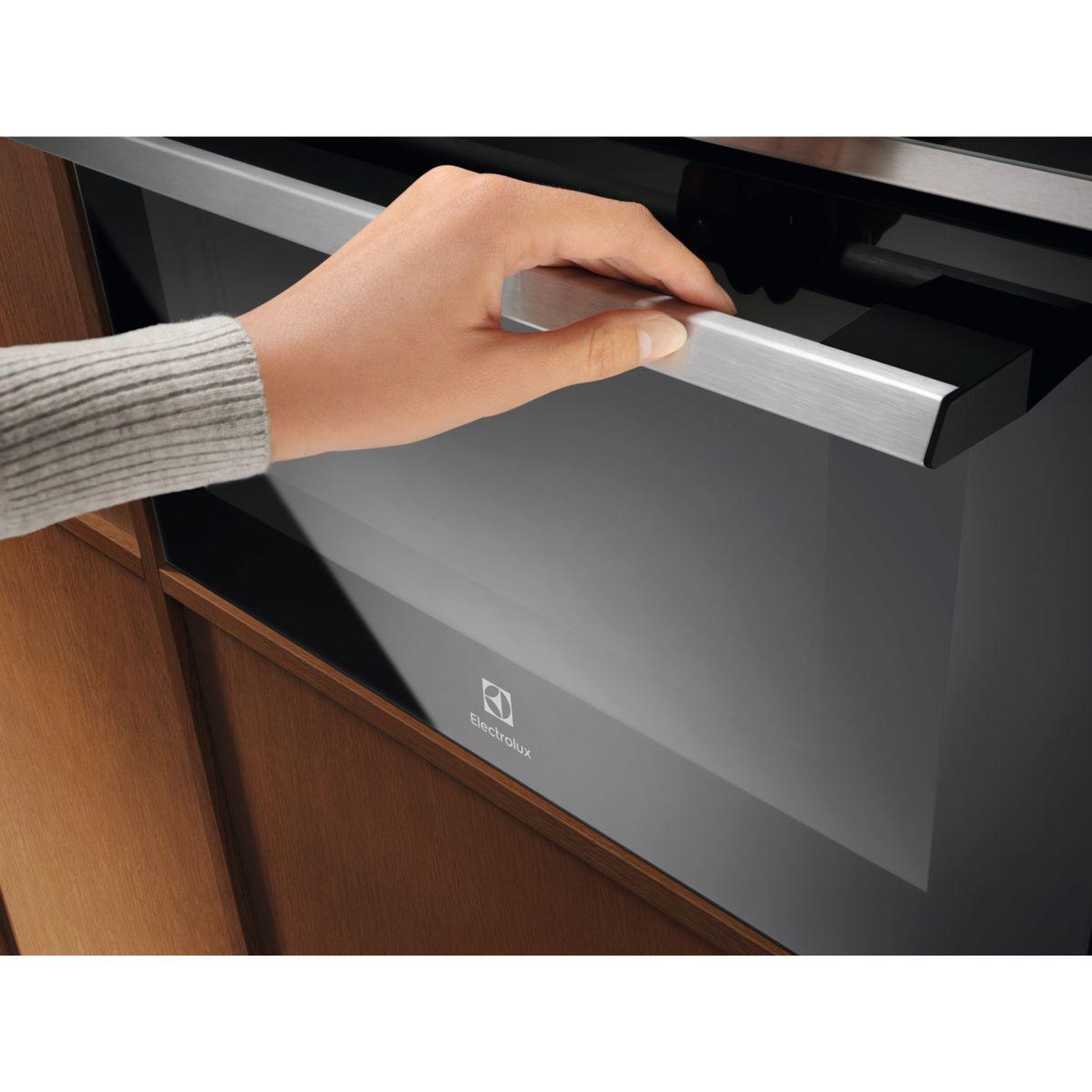 Voir la diapositive 5 : ELECTROLUX Micro ondes grill EVM6E46X