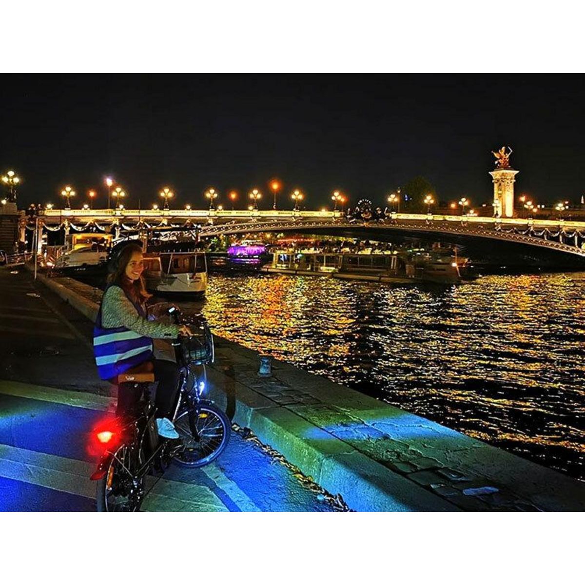 Smartbox 5h de visite de Paris en vélo électrique et en bateau-mouche pour 3 - Coffret Cadeau Sport & Aventure