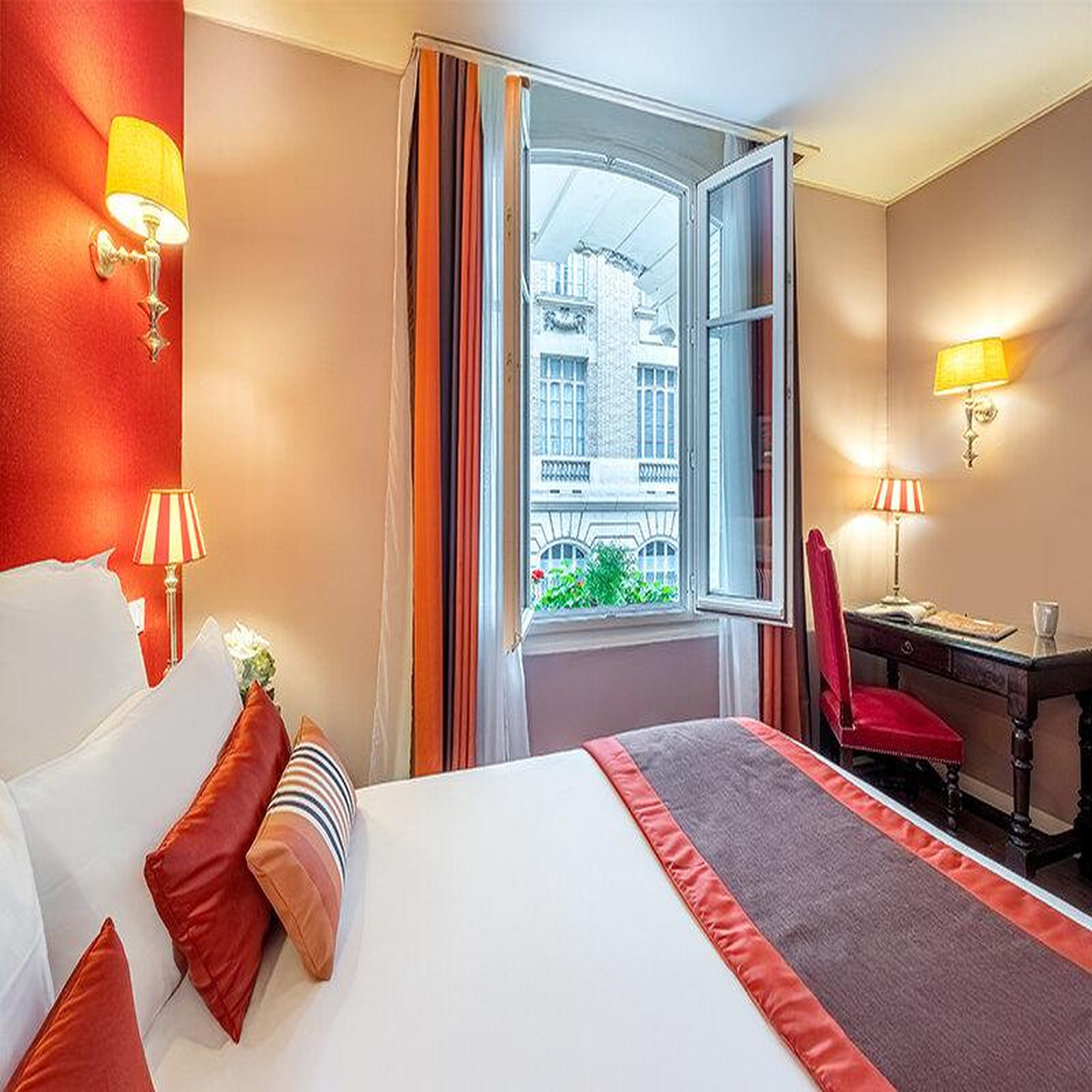 Voir la diapositive 2 : Smartbox 2 jours en hôtel 4* en basse saison dans le quartier latin à paris - coffret cadeau séjour