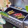 Voir la diapositive 6 : SWEEEK Barbecue au gaz Edmond noir - 6 brûleurs + 1 feu latéral. avec thermomètre. L 132x P62 x H143 cm