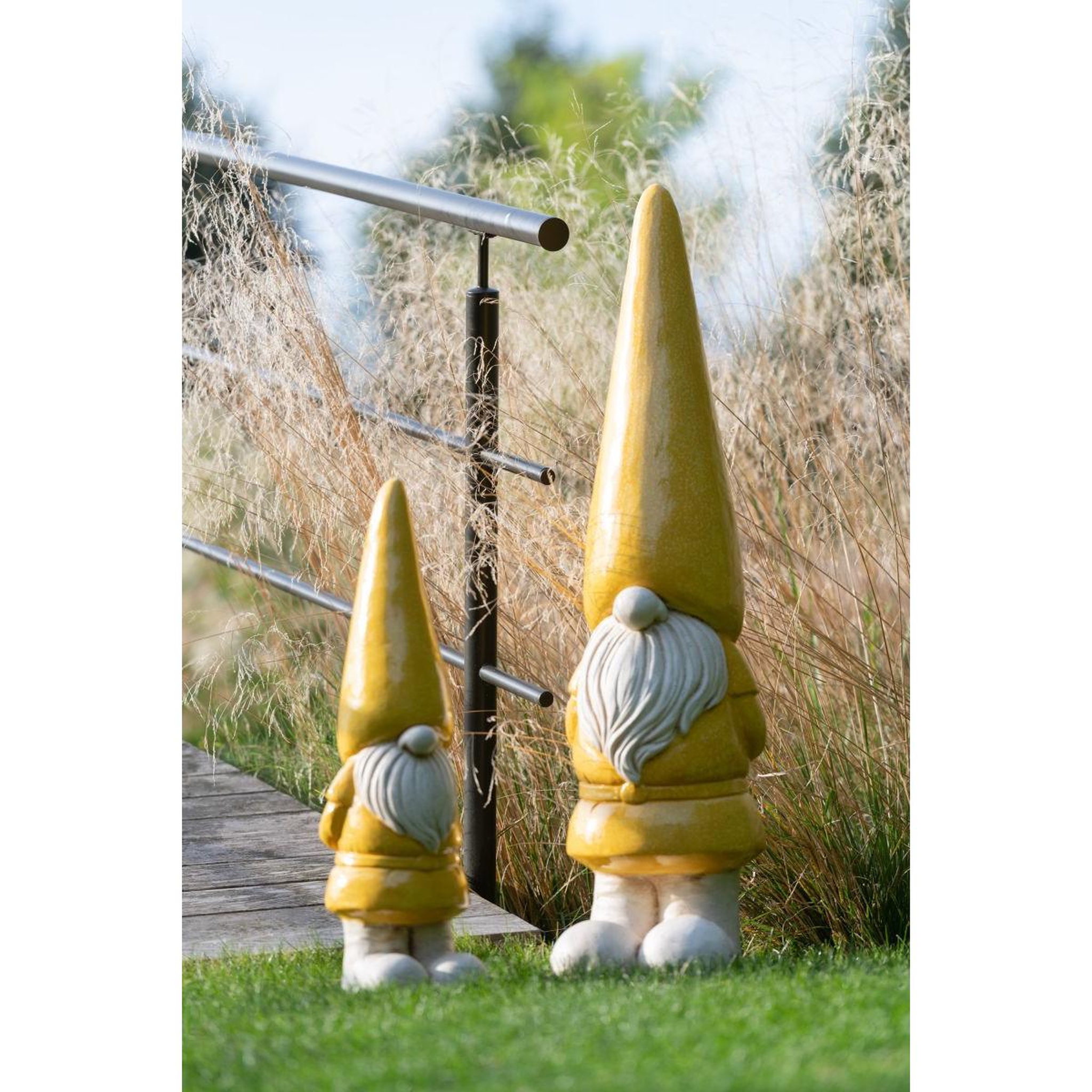 Voir la diapositive 4 : J-LINE Statue lutin extérieur  pasquale  96cm jaune