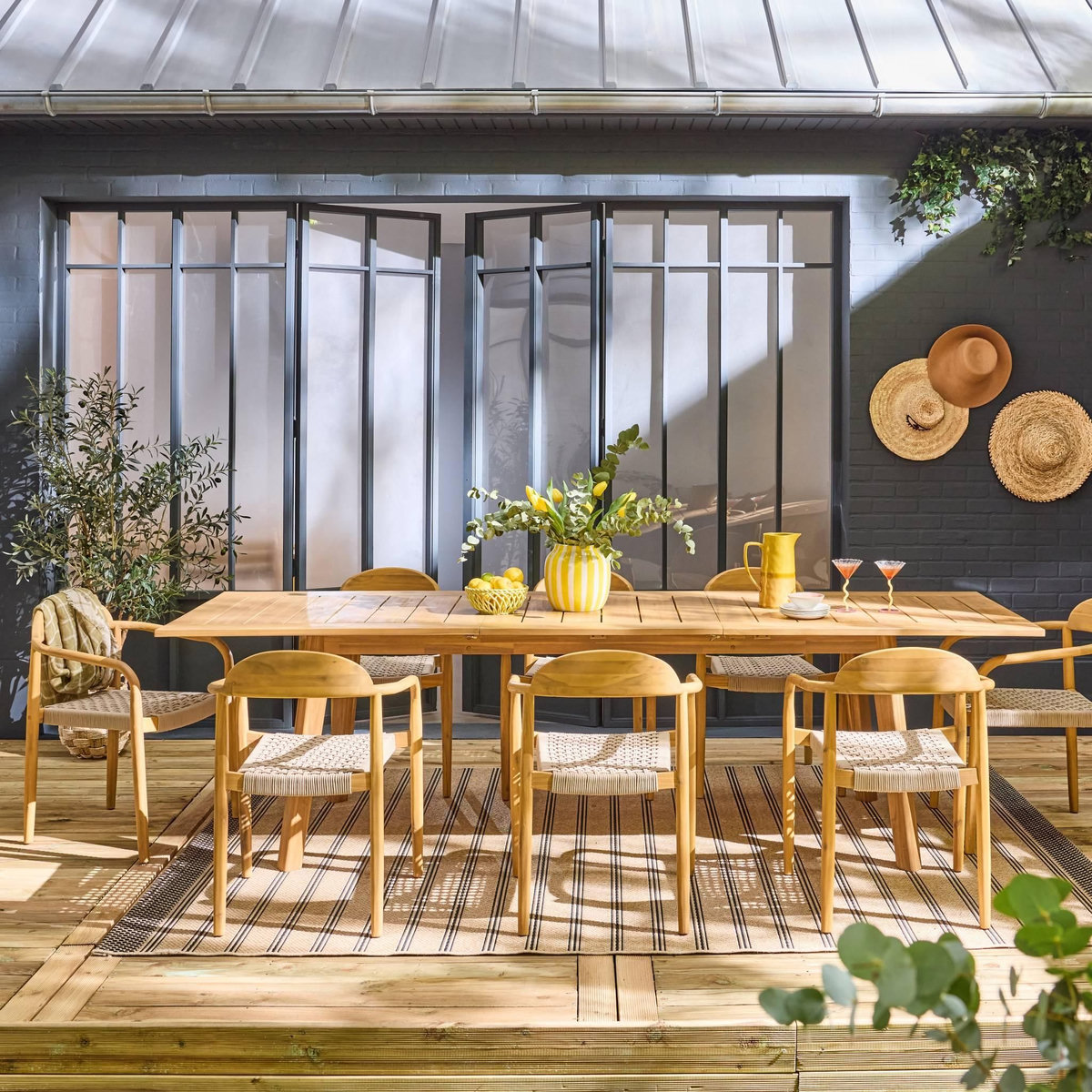 SWEEEK Table de jardin extensible bois d'acacia + 8 assises PALENA et CERINA  naturel et beige 275 x 100 x 75 cm