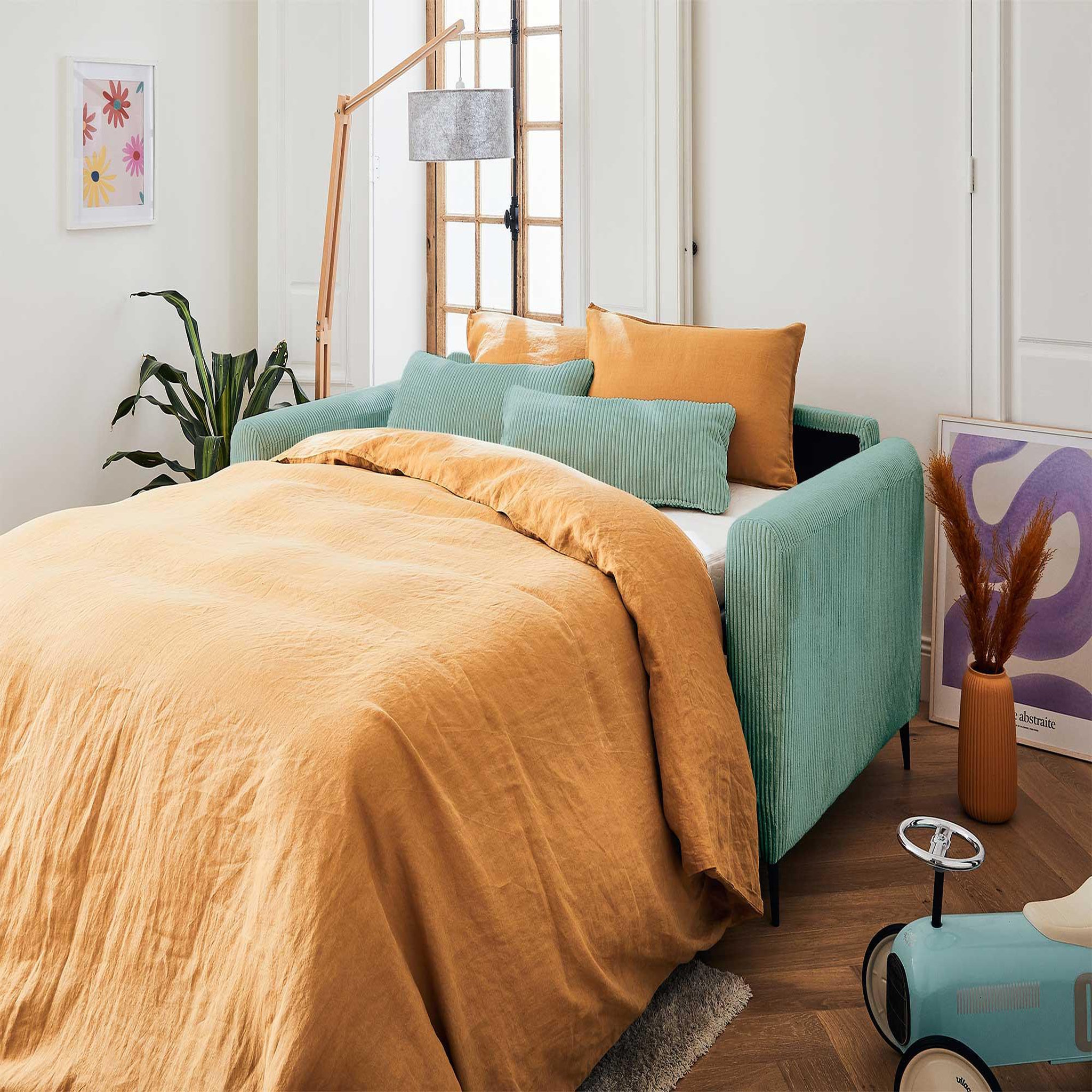 Voir la diapositive 4 : LISA DESIGN Owen - canapé 3 places convertible express couchage quotidien 140 cm matelas 12 cm en velours côtelé