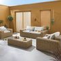Voir la diapositive 2 : SWEEEK Salon de jardin extra large pour 4 personnes en résine beige - Gubbio - coussin beige