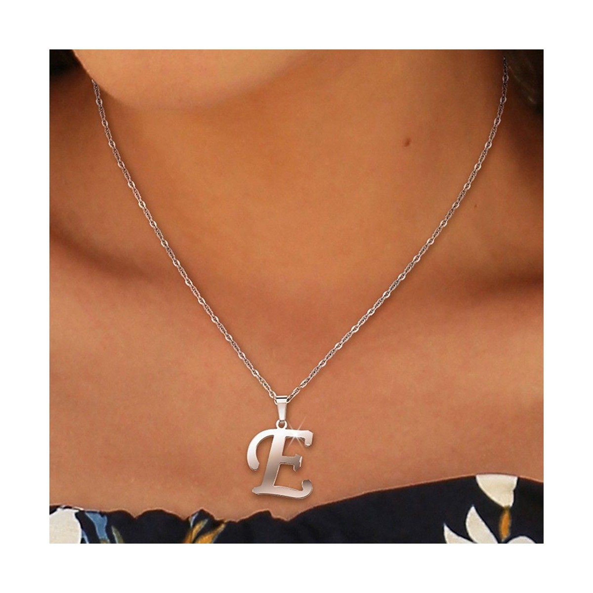 Voir la diapositive 2 : SC BOHEME Collier alphabet lettre E en acier inoxydable par SC Bohème