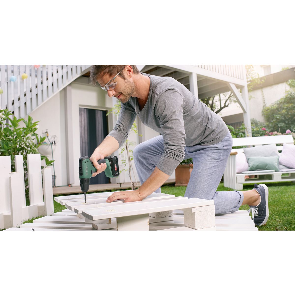 BOSCH Perceuse sans fil 18V UniversalDrill - 2 batteries 1.5 Ah