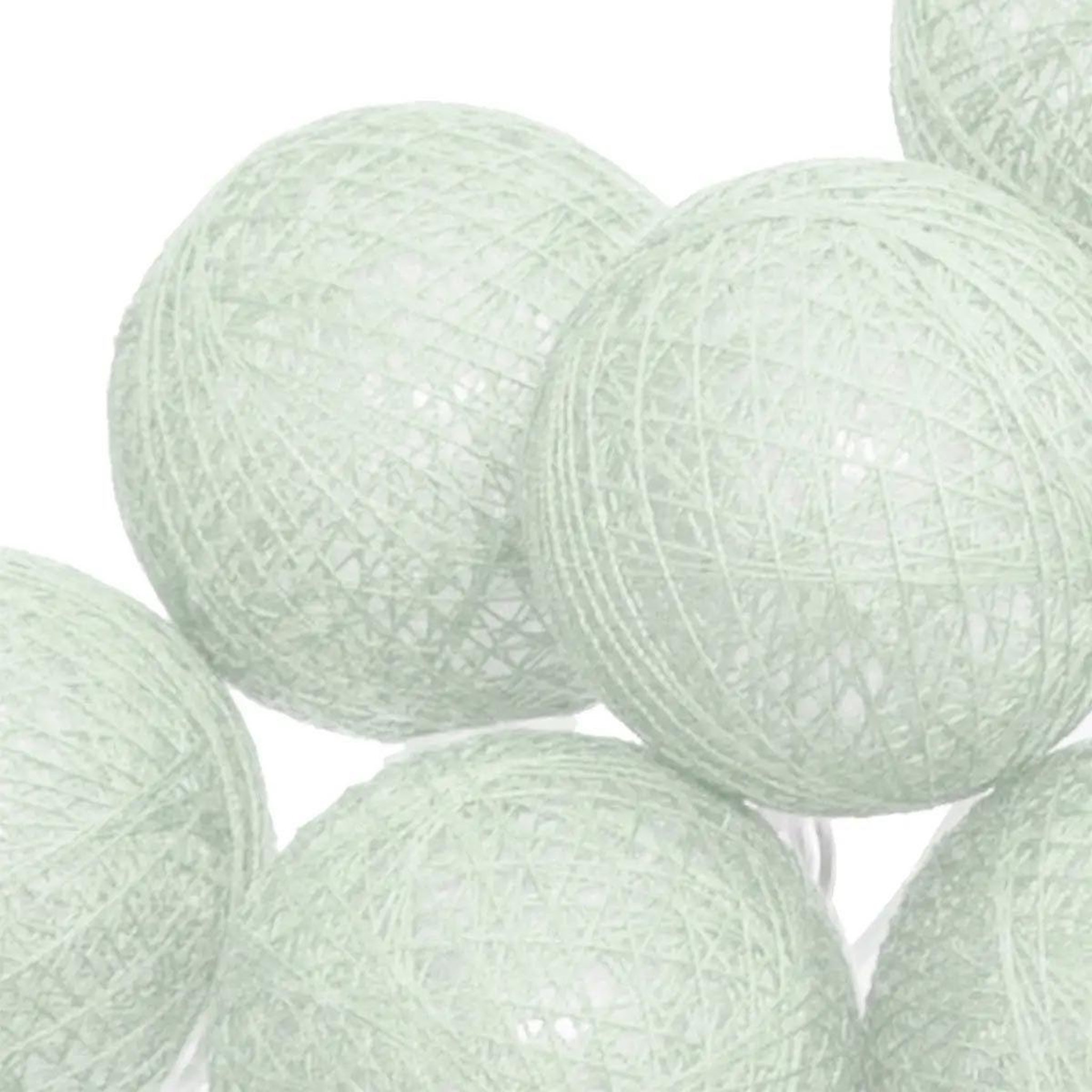 Voir la diapositive 2 : ATMOSPHERA Guirlande led  16 mini boules  255cm vert céladon
