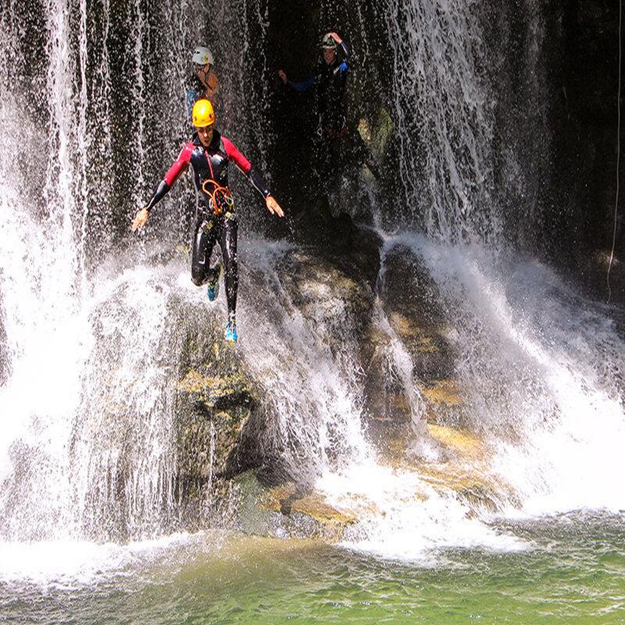Voir la diapositive 3 : Smartbox 2h30 de canyoning pour 2 personnes avec photos près de grenoble - coffret cadeau sport & aventure
