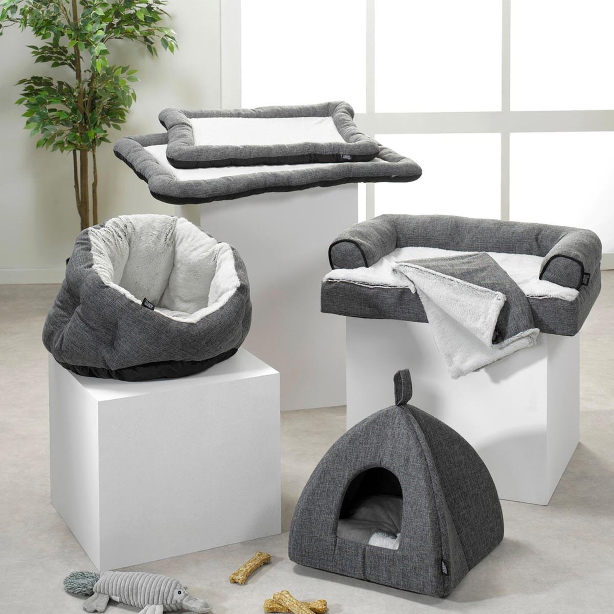 Voir la diapositive 2 : LOVE STORY Coussin pour chien & chat  cocoon  90cm gris