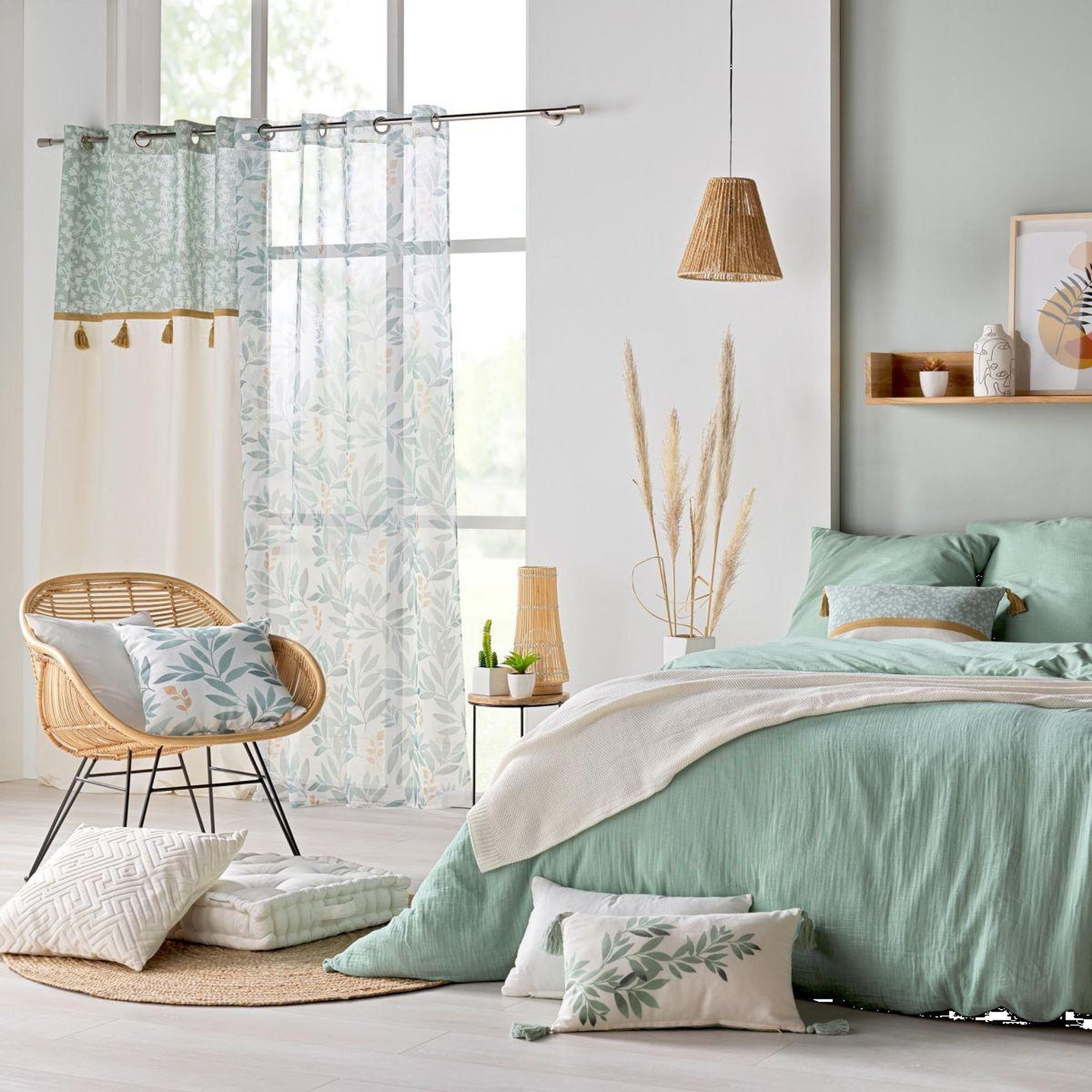 Voir la diapositive 5 : Douceur d'Intérieur Coussin déco pompons  vivoline  30x50cm vert
