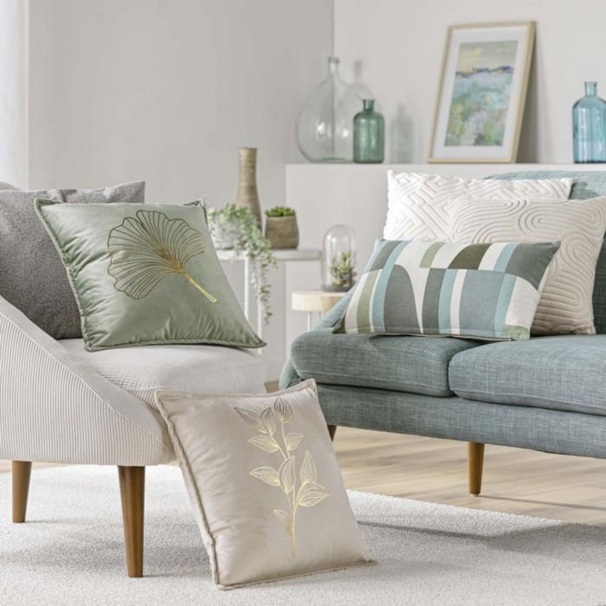 Paris Prix Coussin Déco en Velours  Oxalis  45x45cm Beige