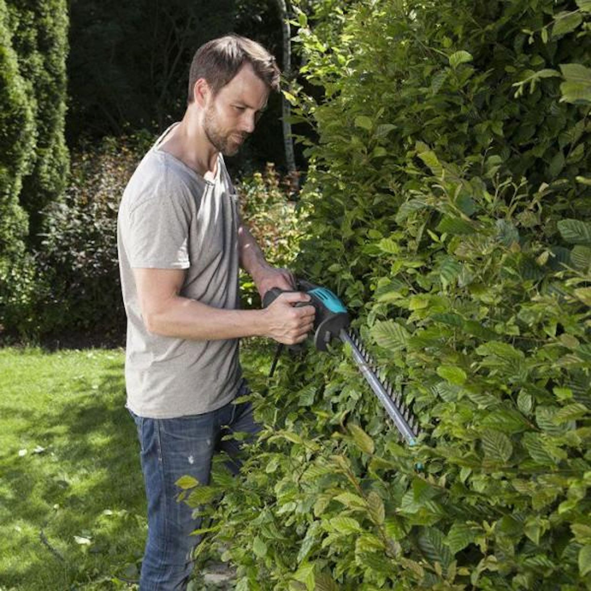 Gardena Taille-haies électrique - GARDENA - EasyCut 450/50 - 450W - 50 cm - Poignée ErgoLine - Butée de protection