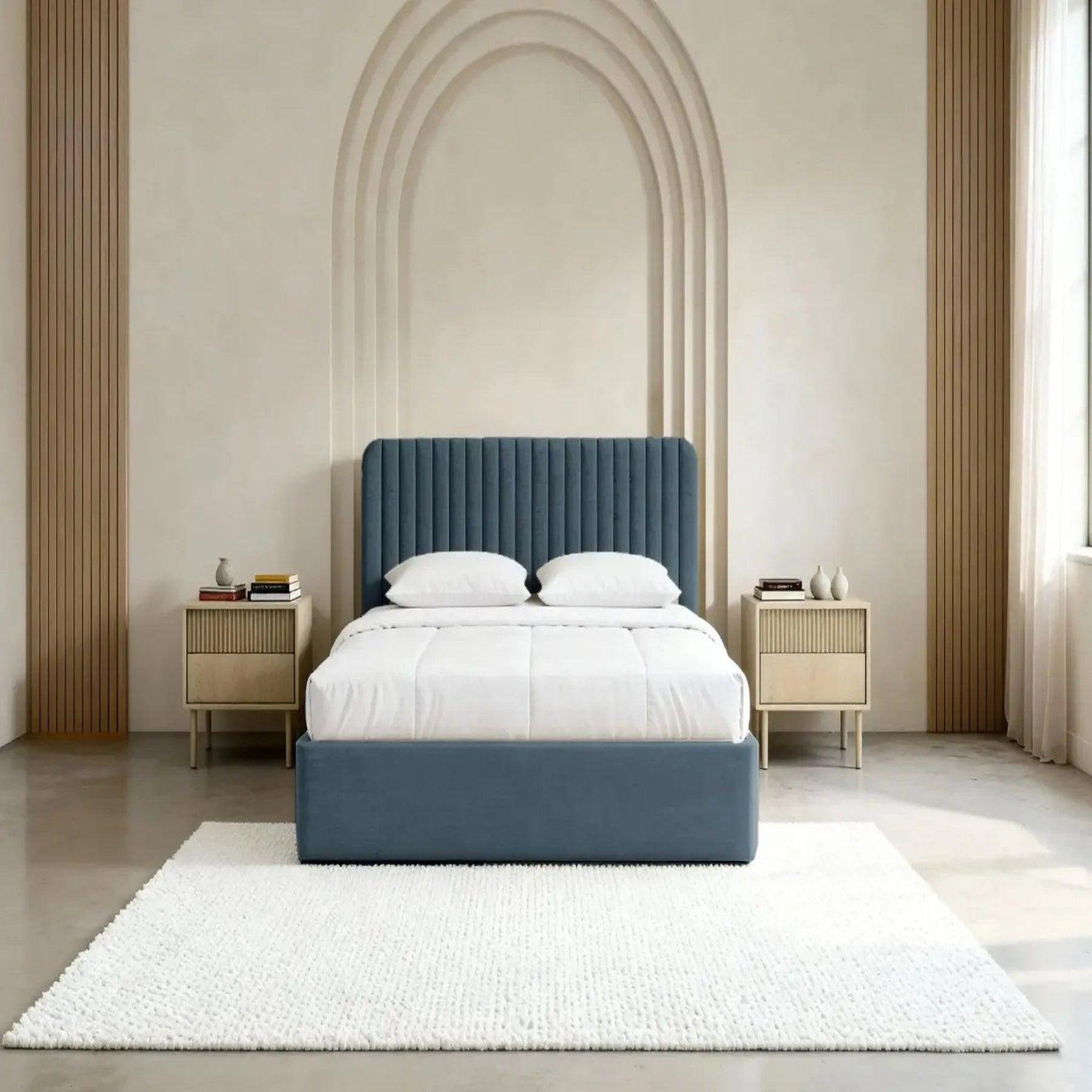 Voir la diapositive 4 : CASANOVA PARIS Jeanne - lit coffre tissu velours