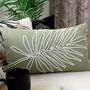 Voir la diapositive 2 : Paris Prix Coussin Déco Brodé  Mambo  30x50cm Vert Olive